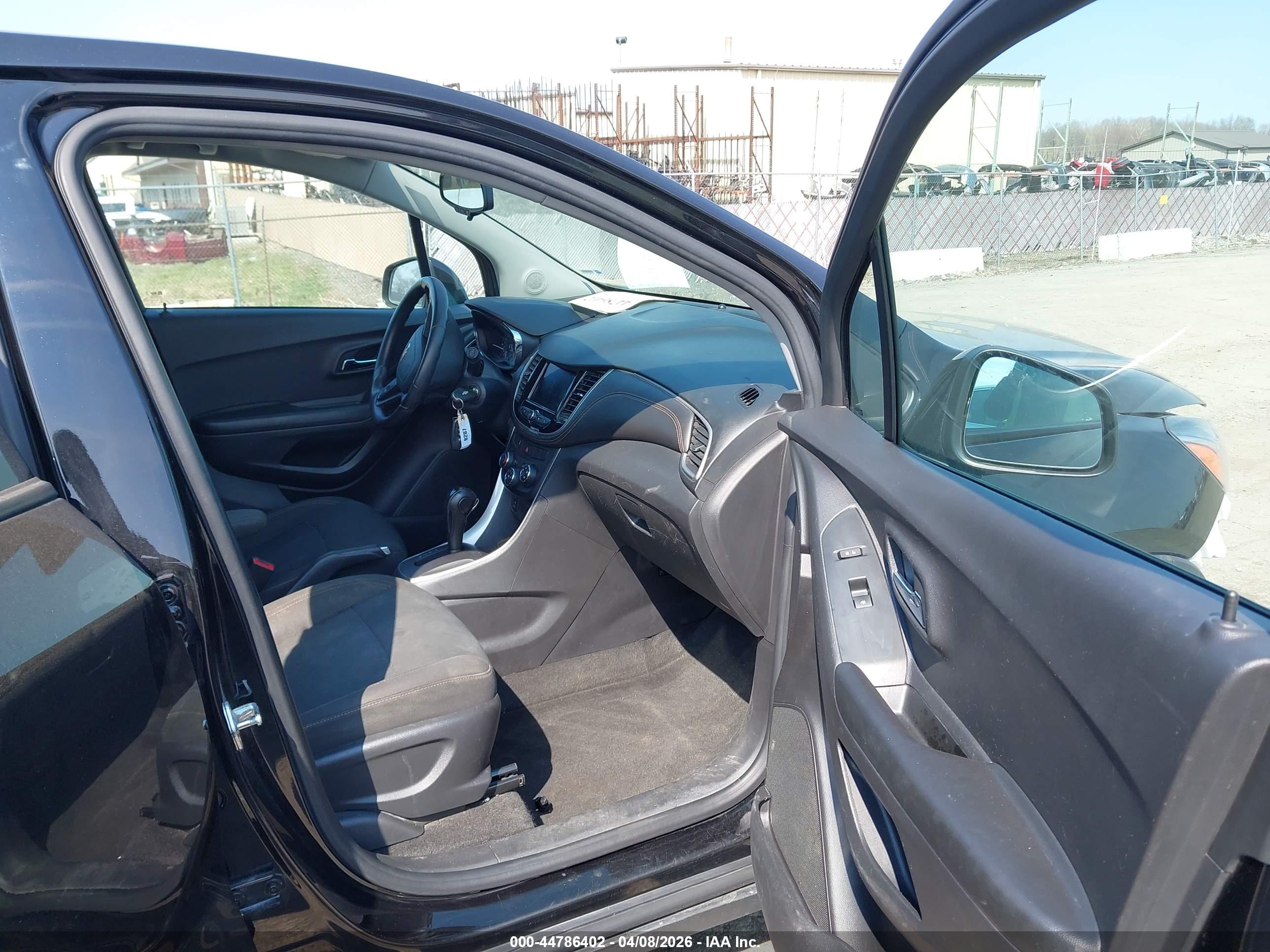 CHEVROLET TRAX image 5