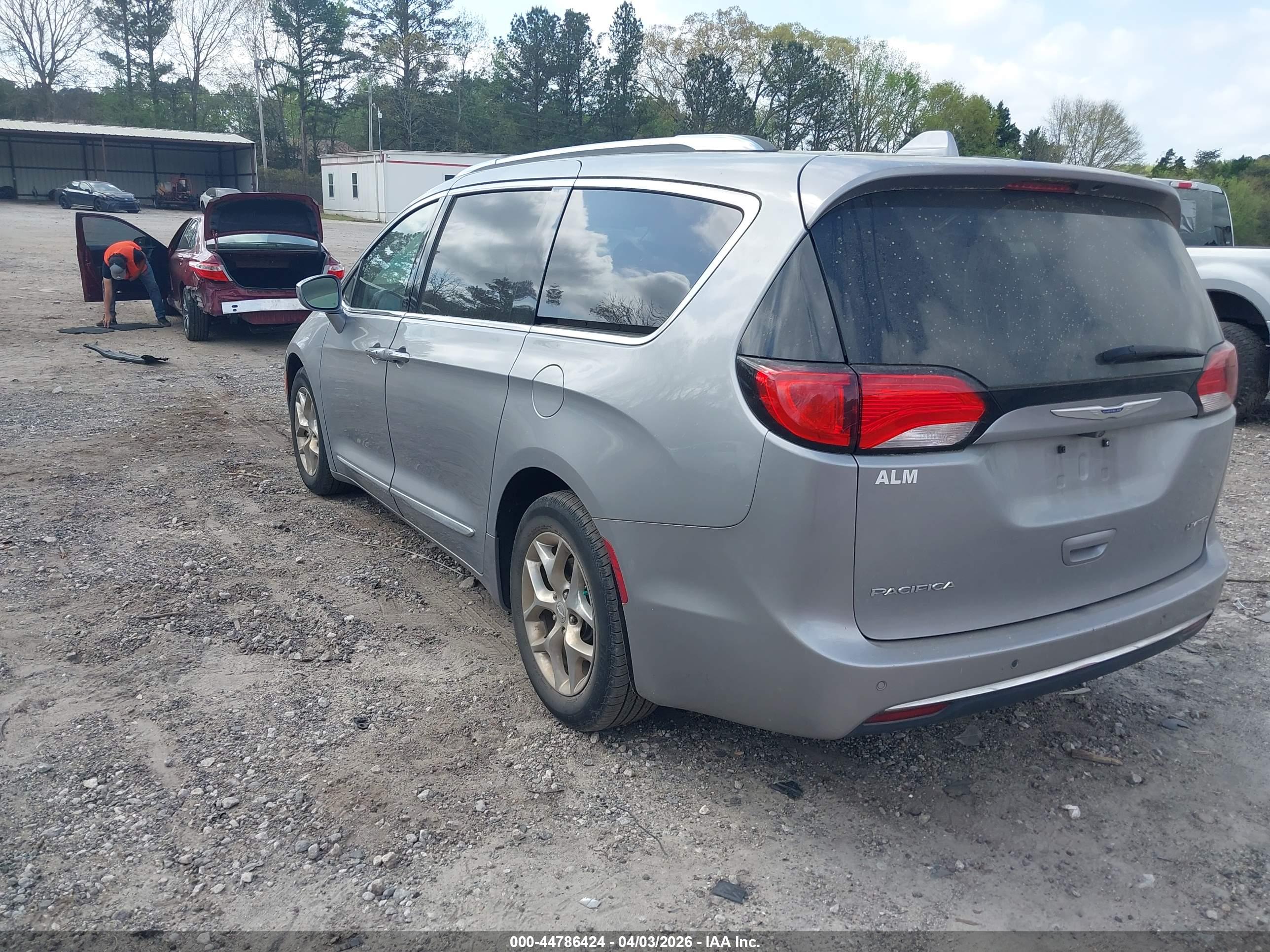 CHRYSLER PACIFICA image 3