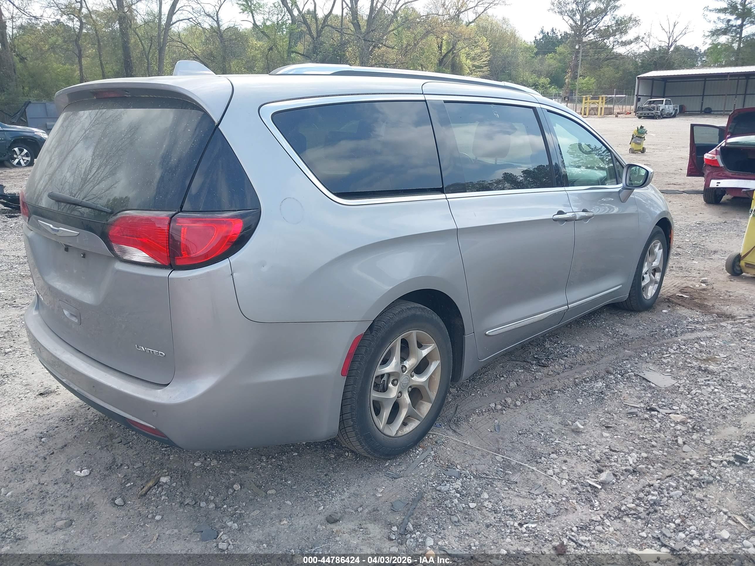 CHRYSLER PACIFICA image 4