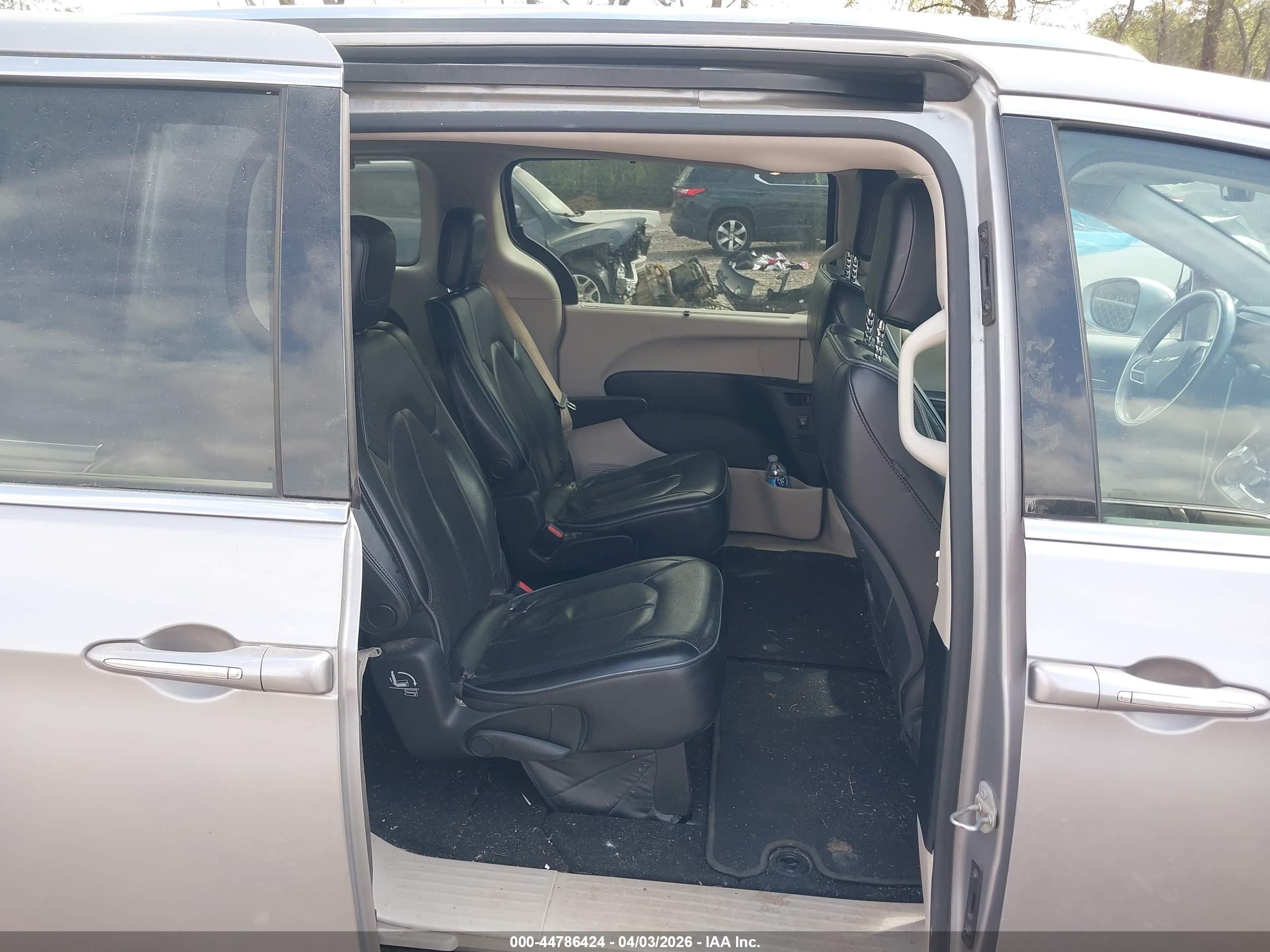 CHRYSLER PACIFICA image 8