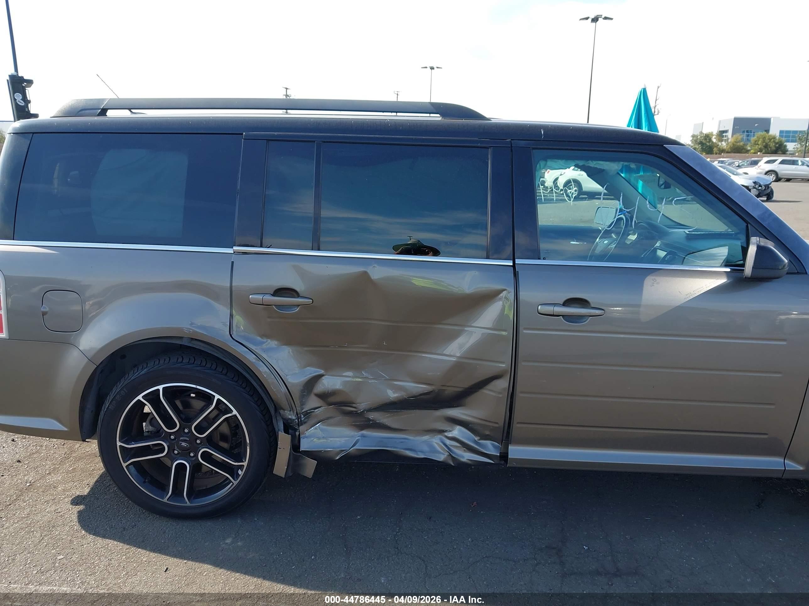 FORD FLEX image 6