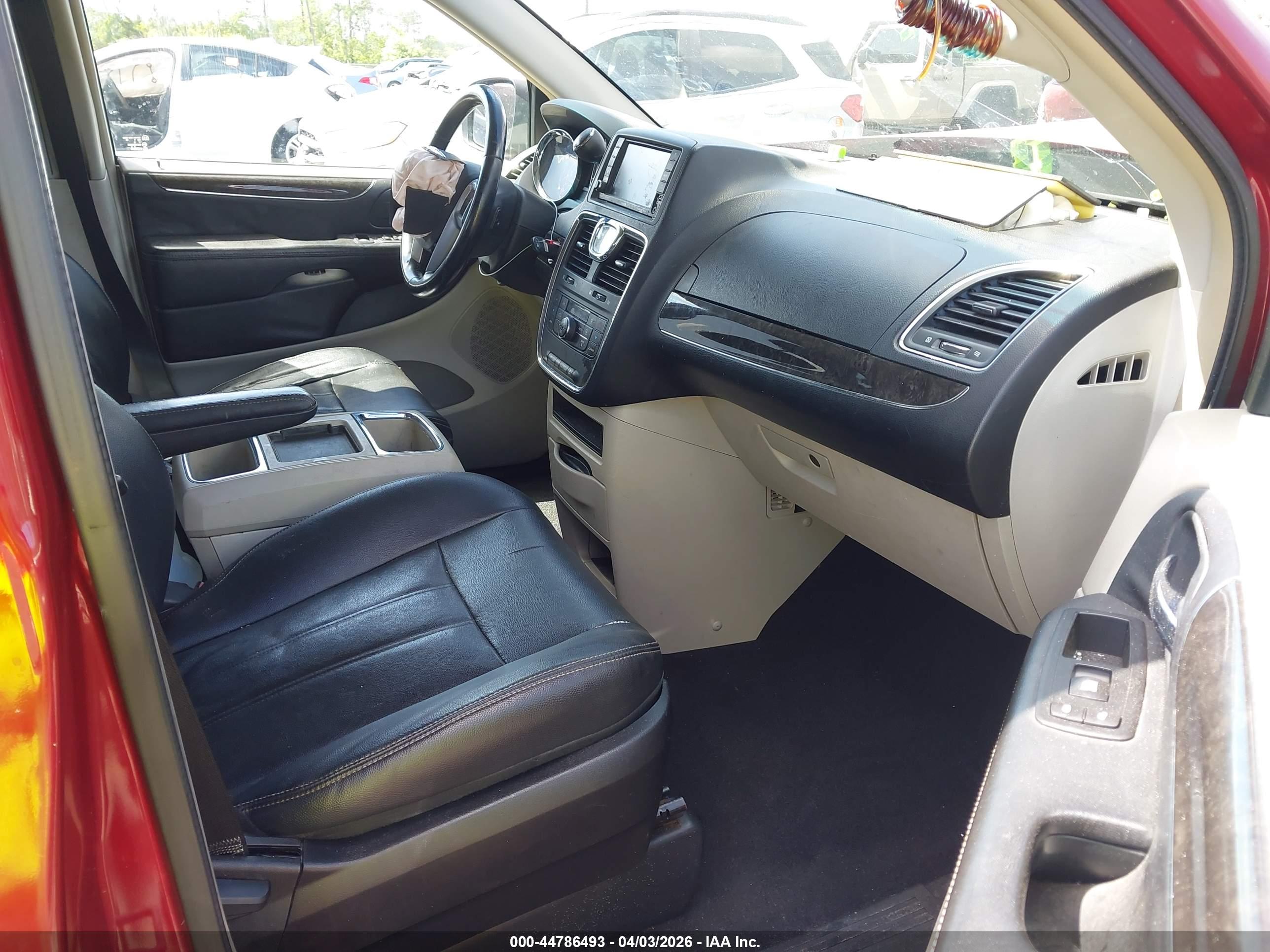 CHRYSLER TOWN image 5