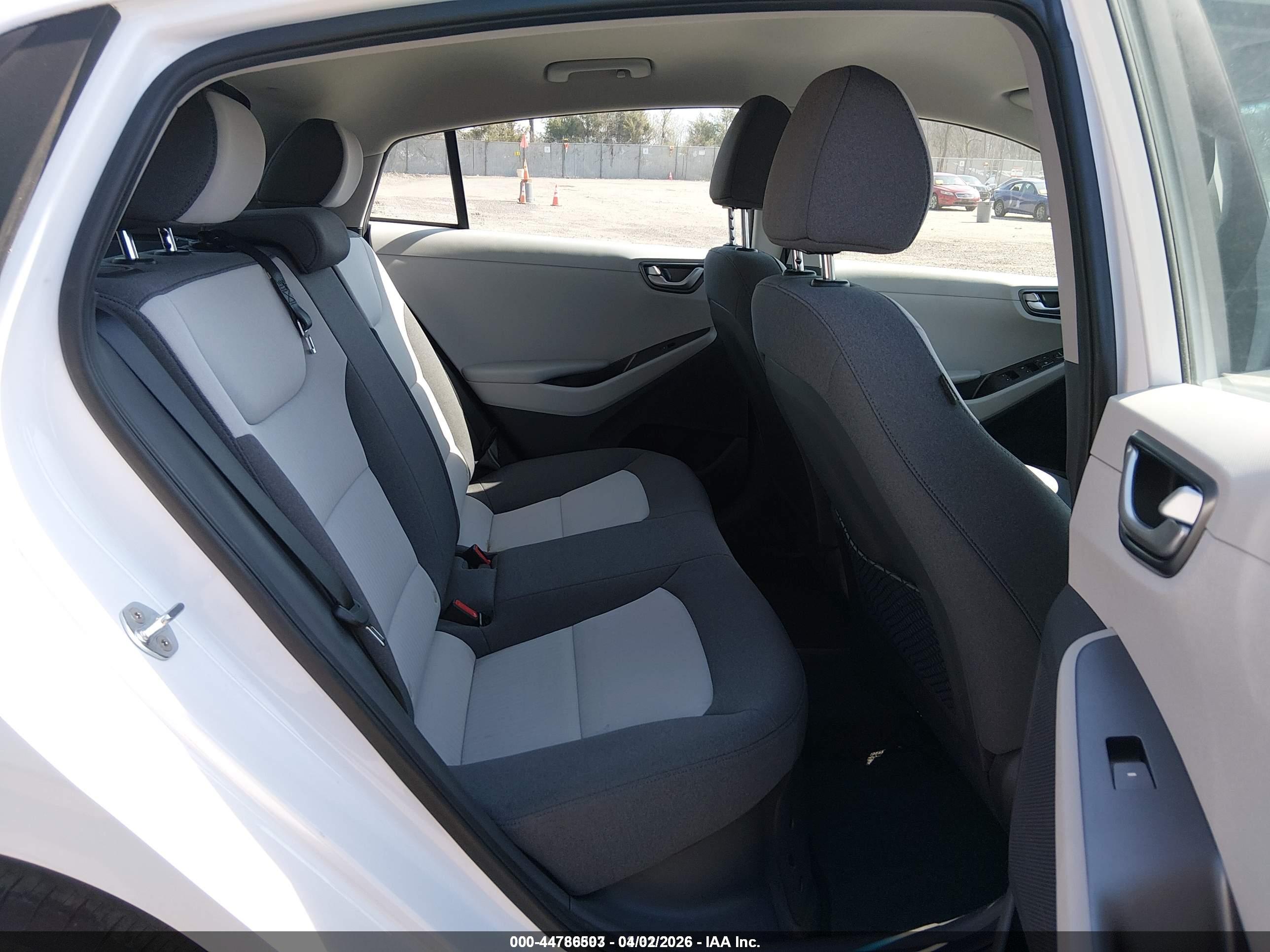 HYUNDAI IONIQ image 8