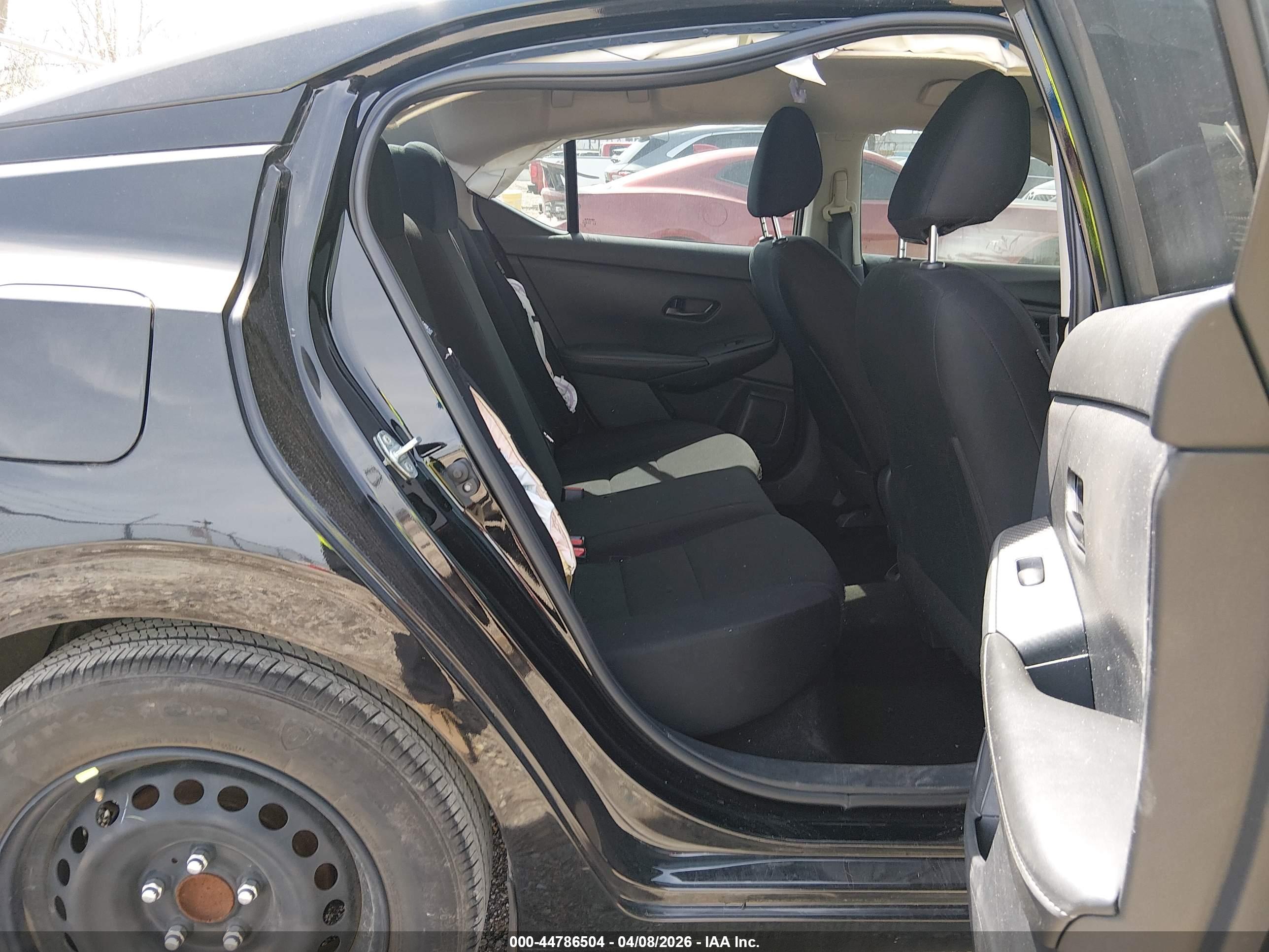 NISSAN SENTRA image 8