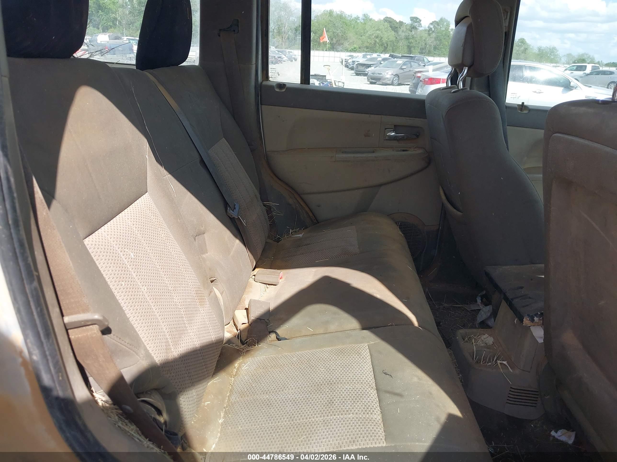 JEEP LIBERTY image 8