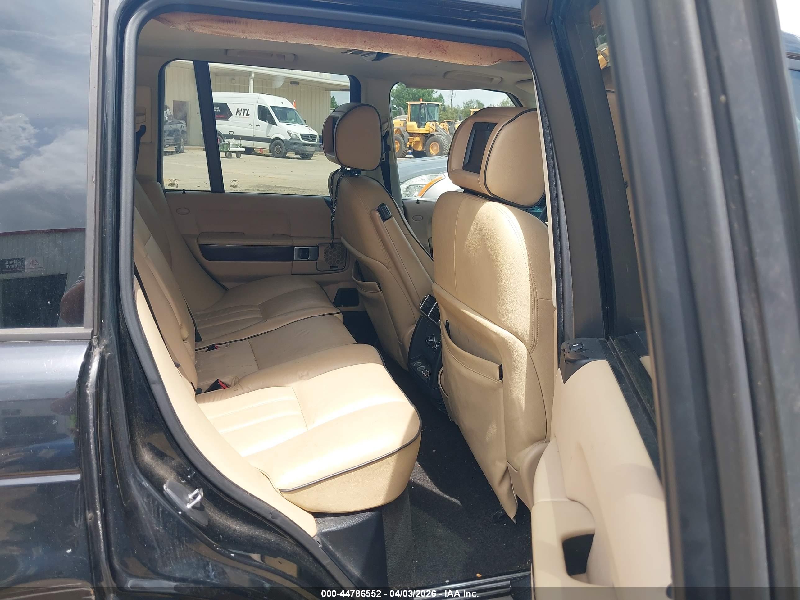 LAND ROVER image 8