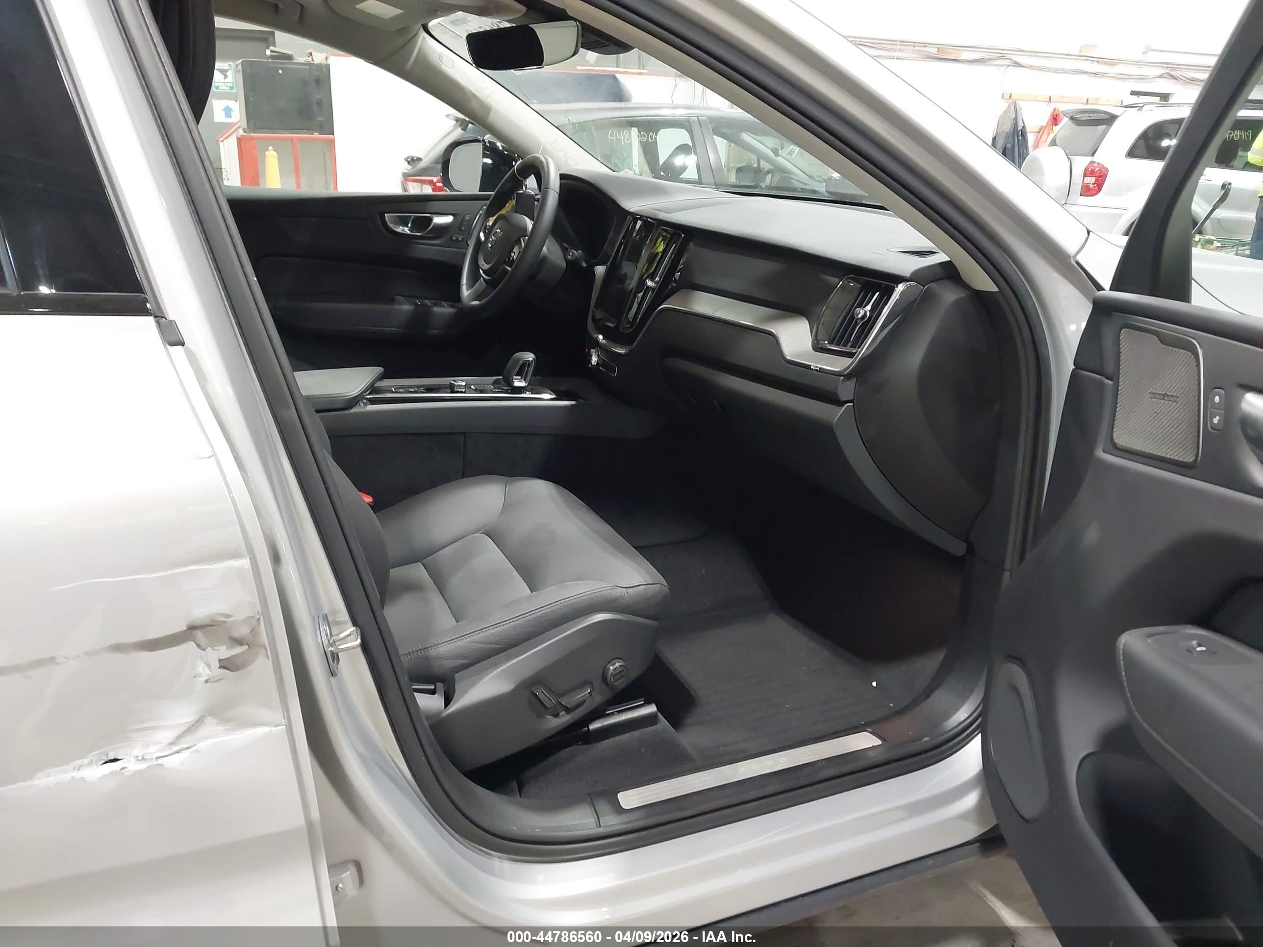 VOLVO XC60 image 5