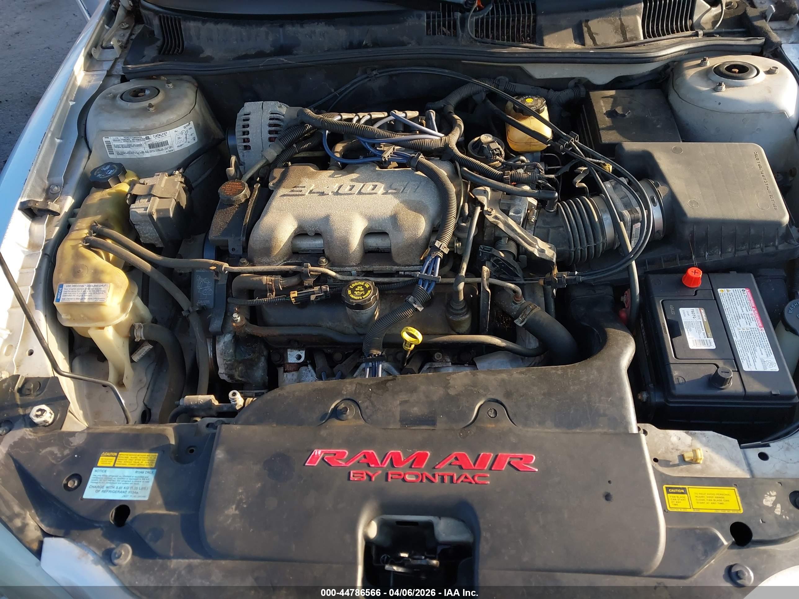 PONTIAC GRAND image 10