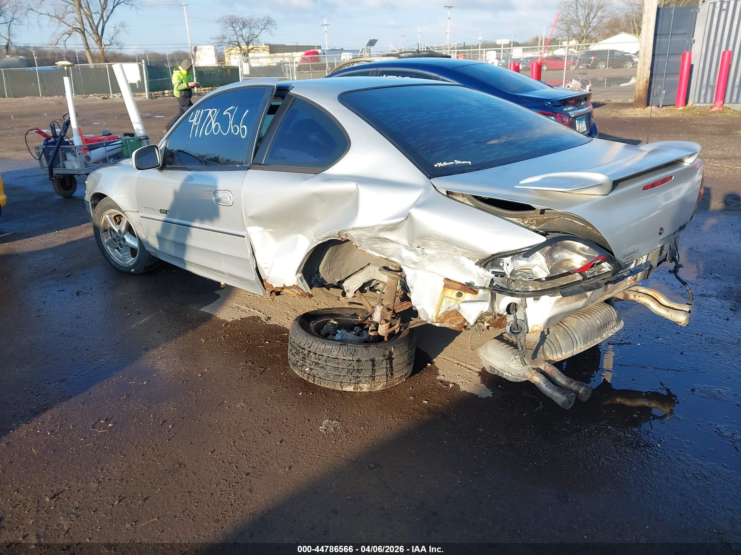 PONTIAC GRAND image 3