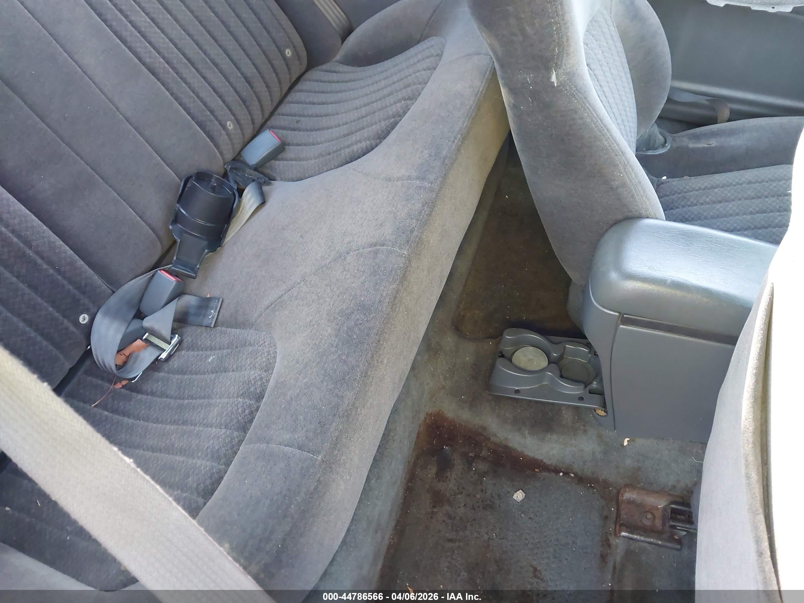 PONTIAC GRAND image 8