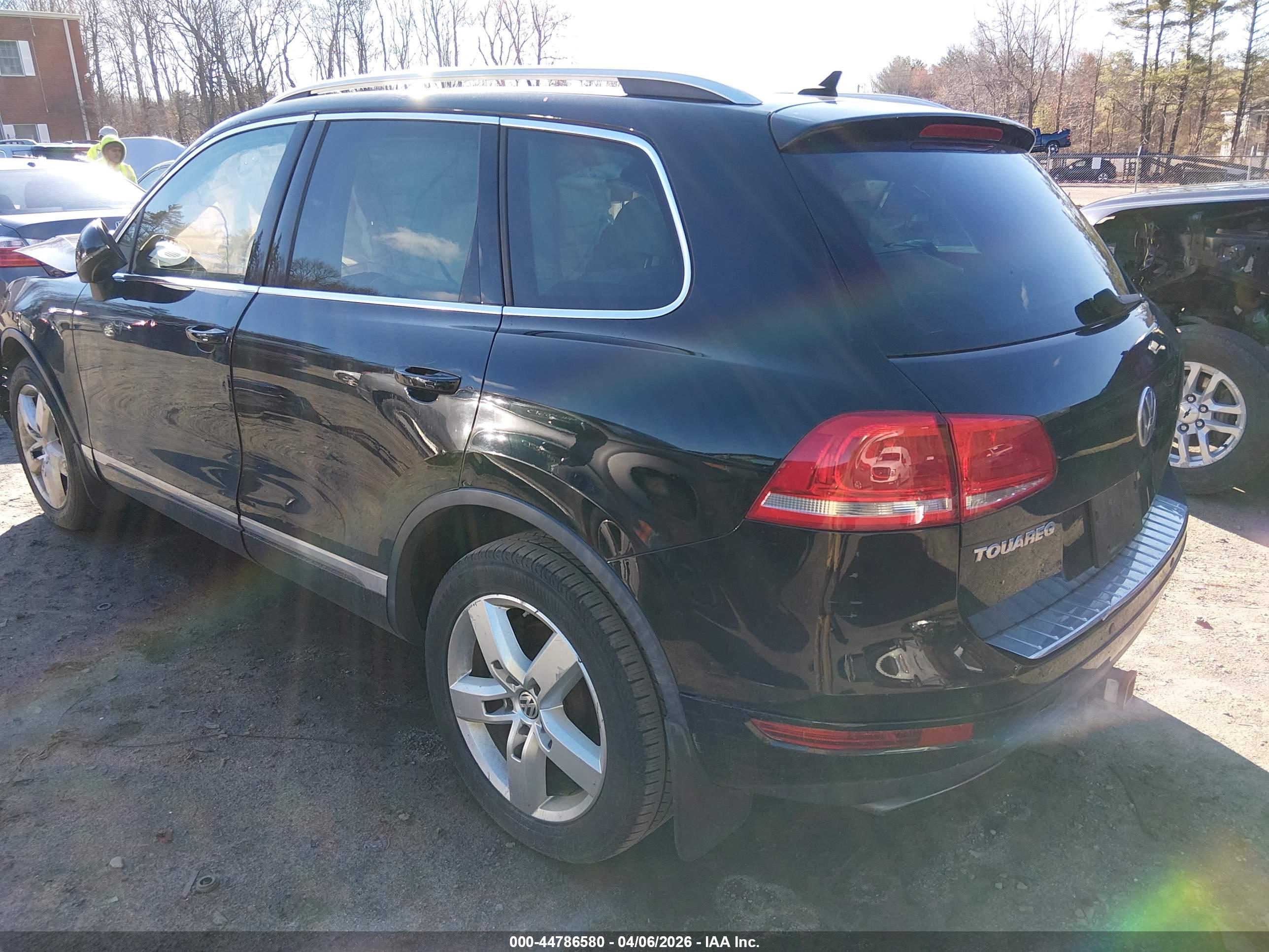 VOLKSWAGEN TOUAREG image 3