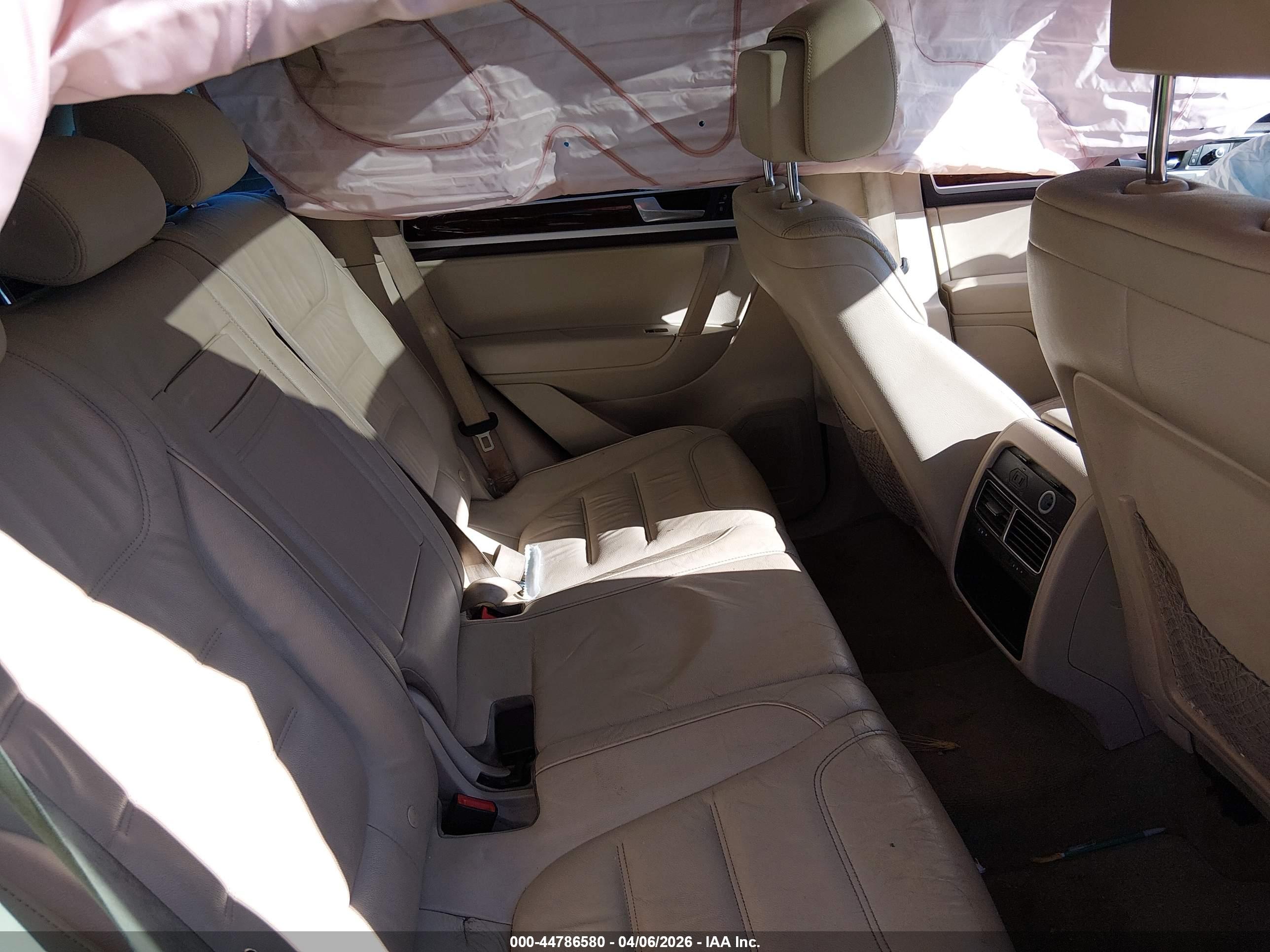 VOLKSWAGEN TOUAREG image 8