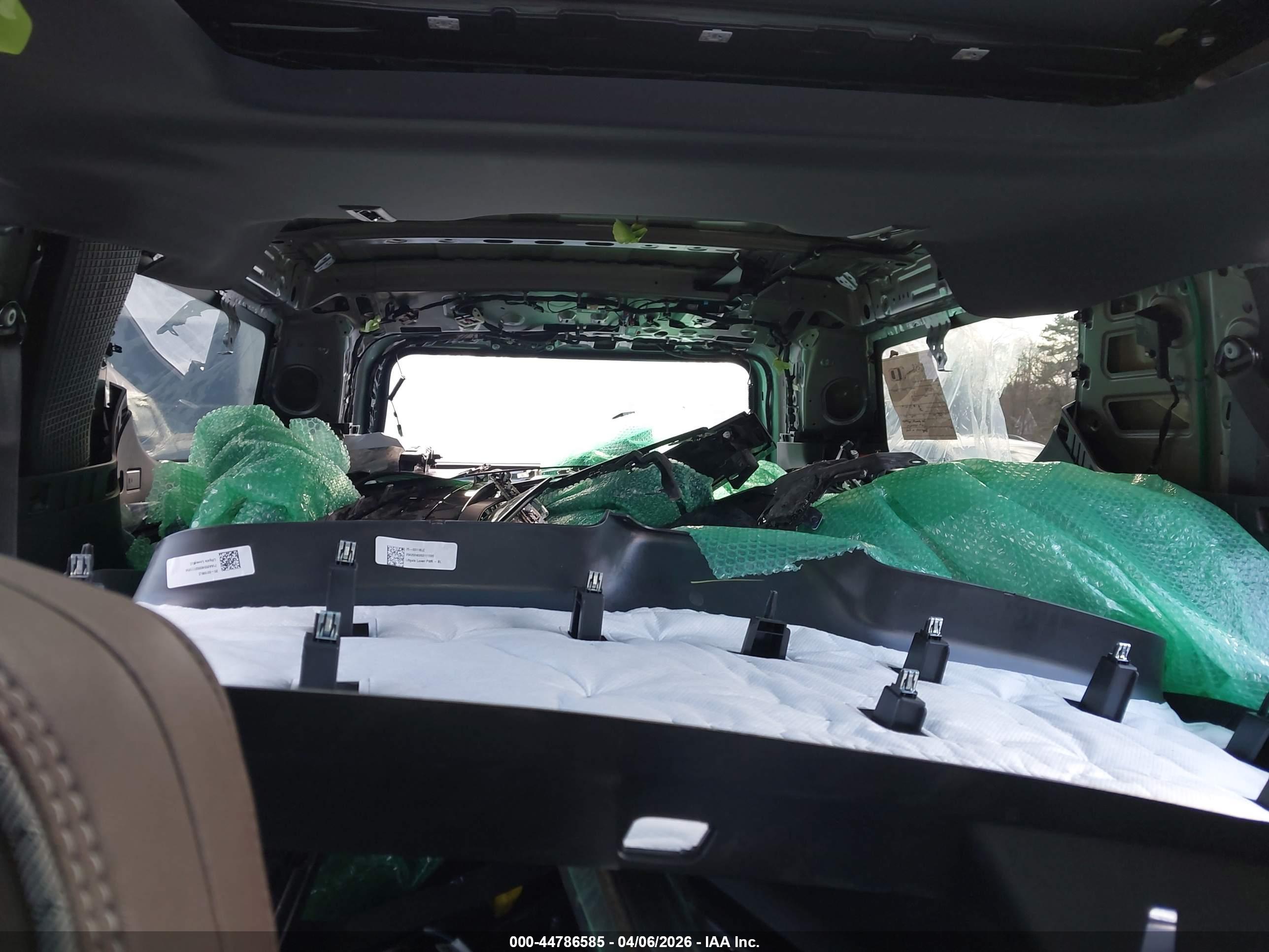CHEVROLET SUBURBAN image 8