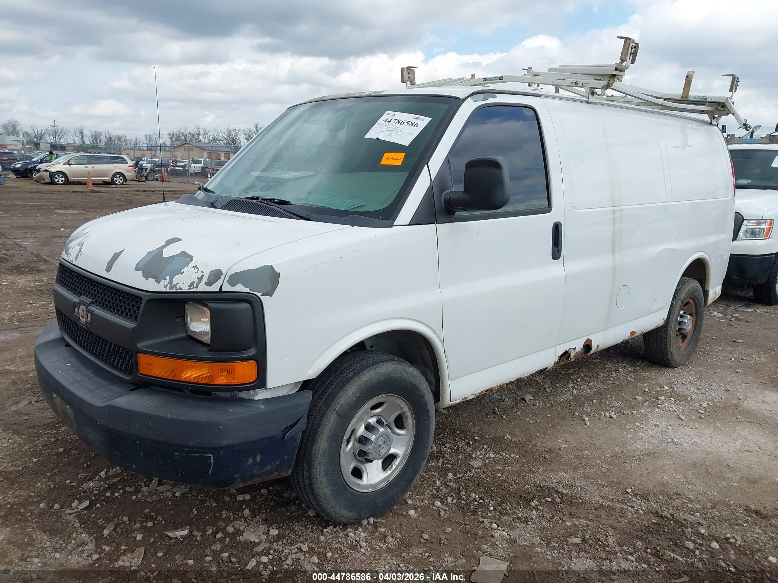 CHEVROLET EXPRESS image 2