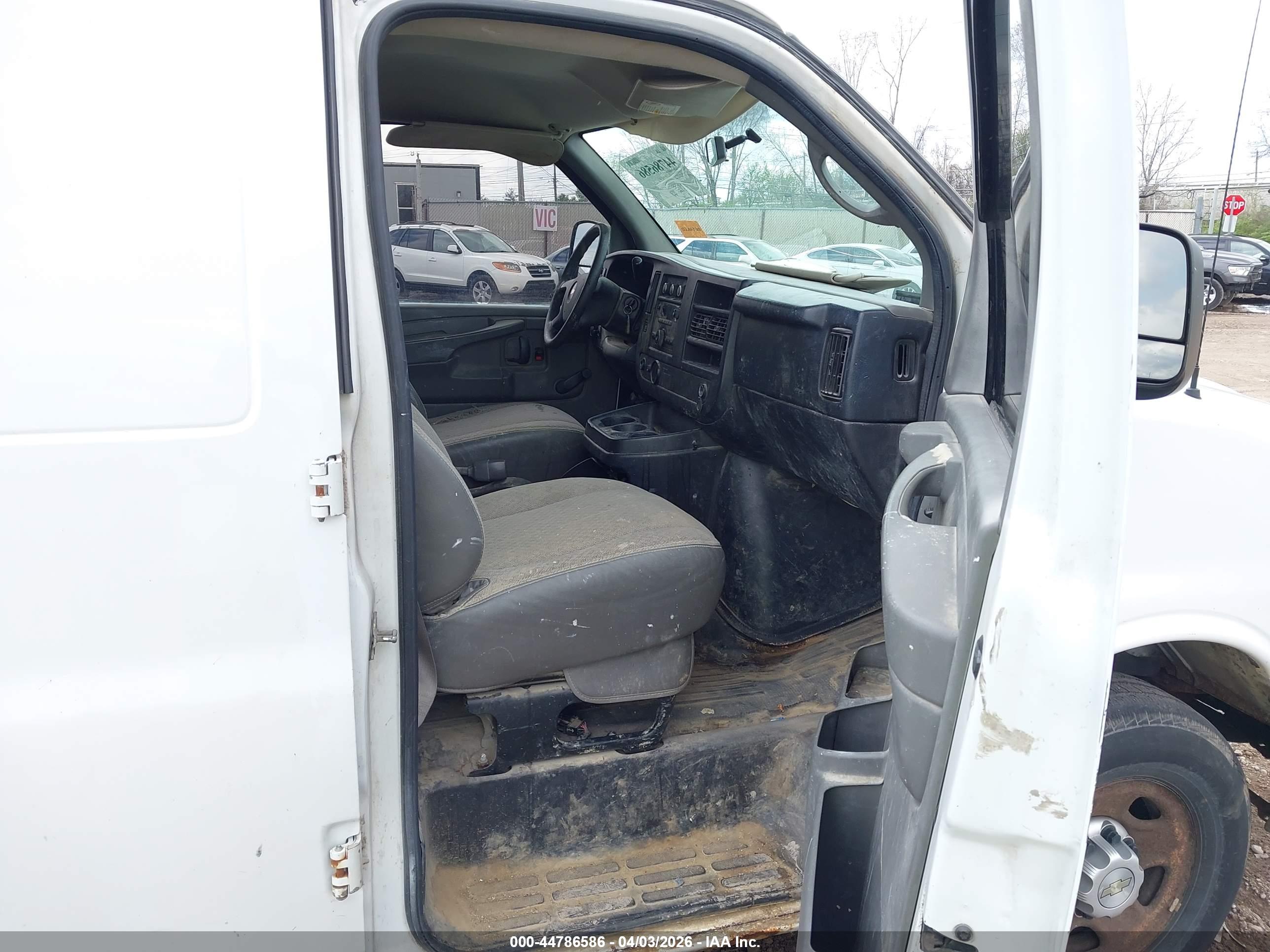 CHEVROLET EXPRESS image 5