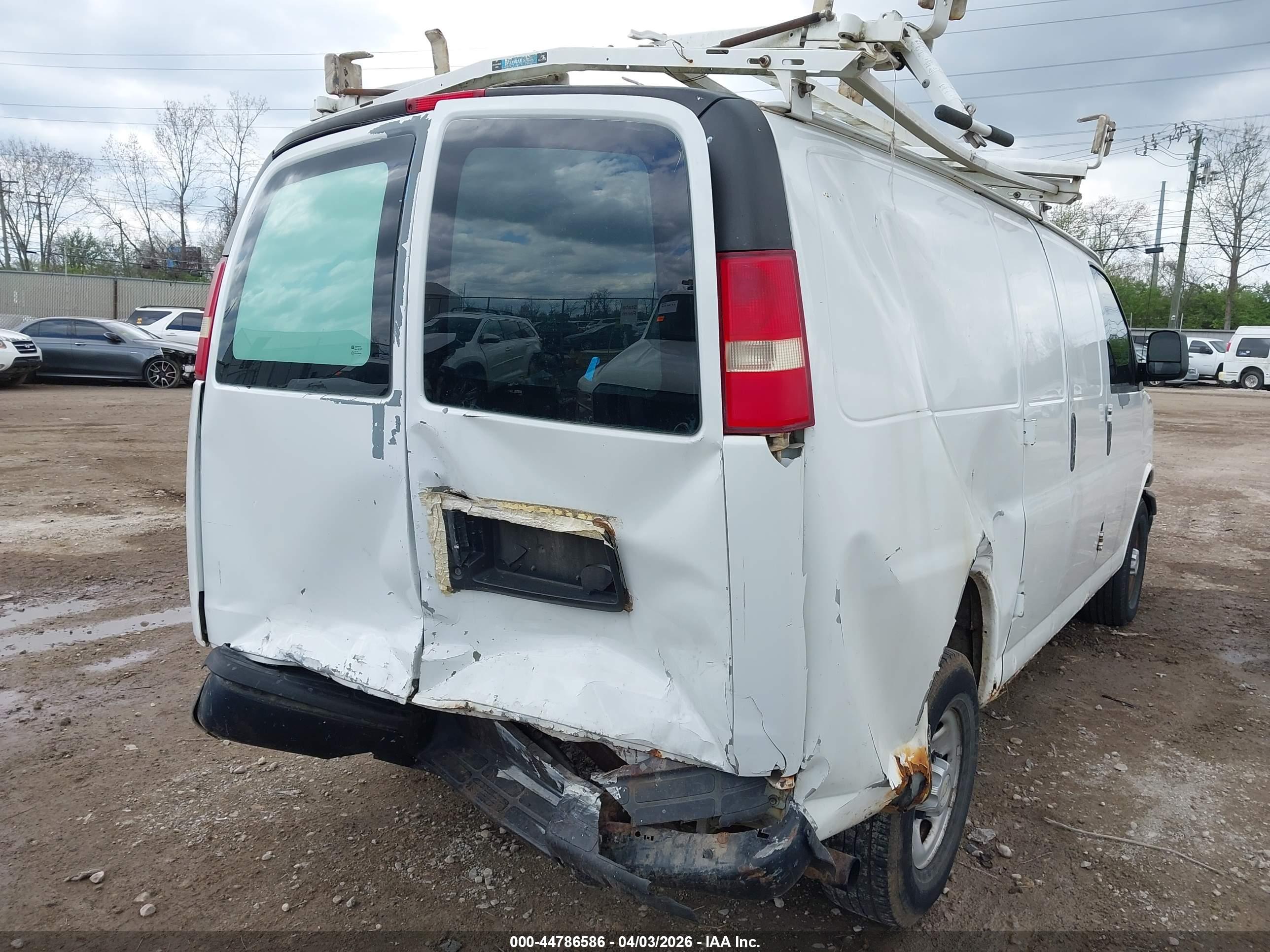 CHEVROLET EXPRESS image 6