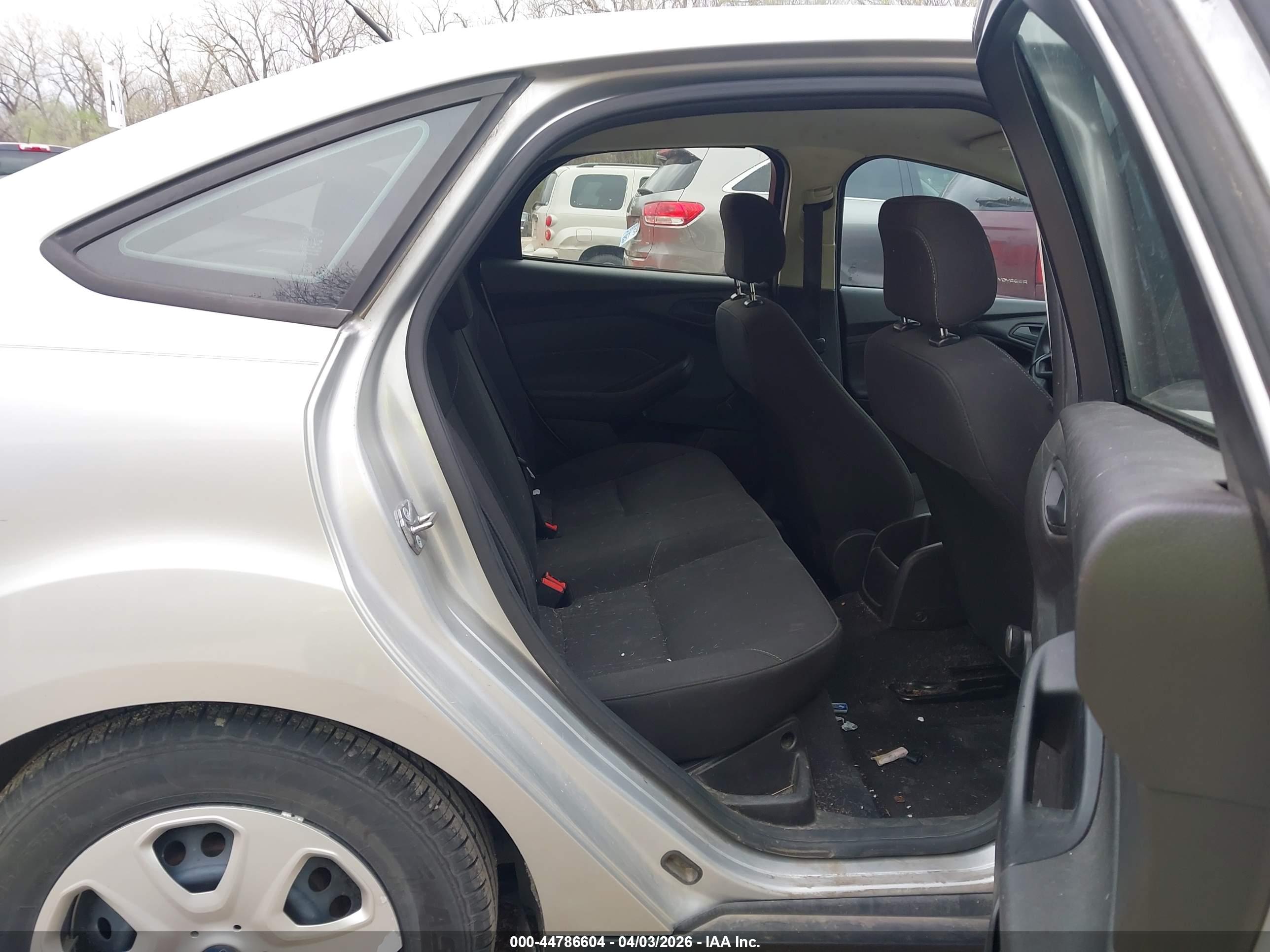 FORD FOCUS image 8
