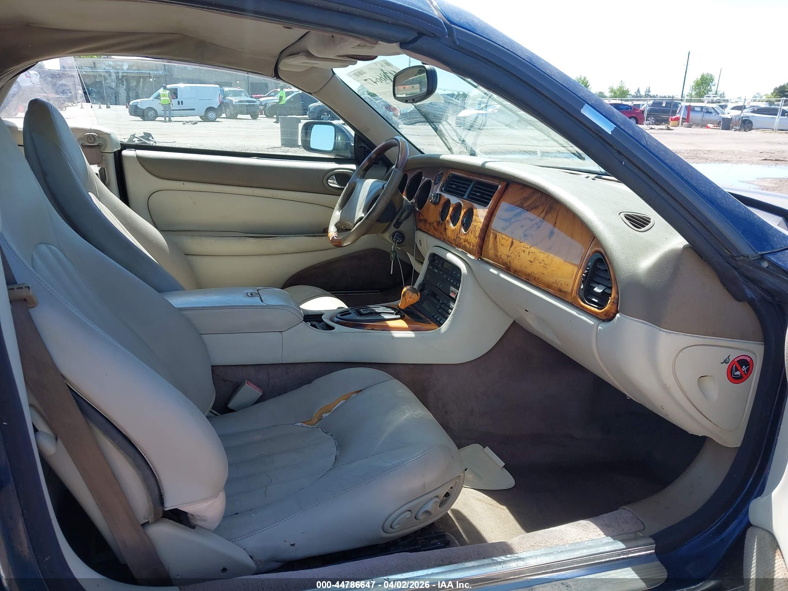 JAGUAR XK8 image 5