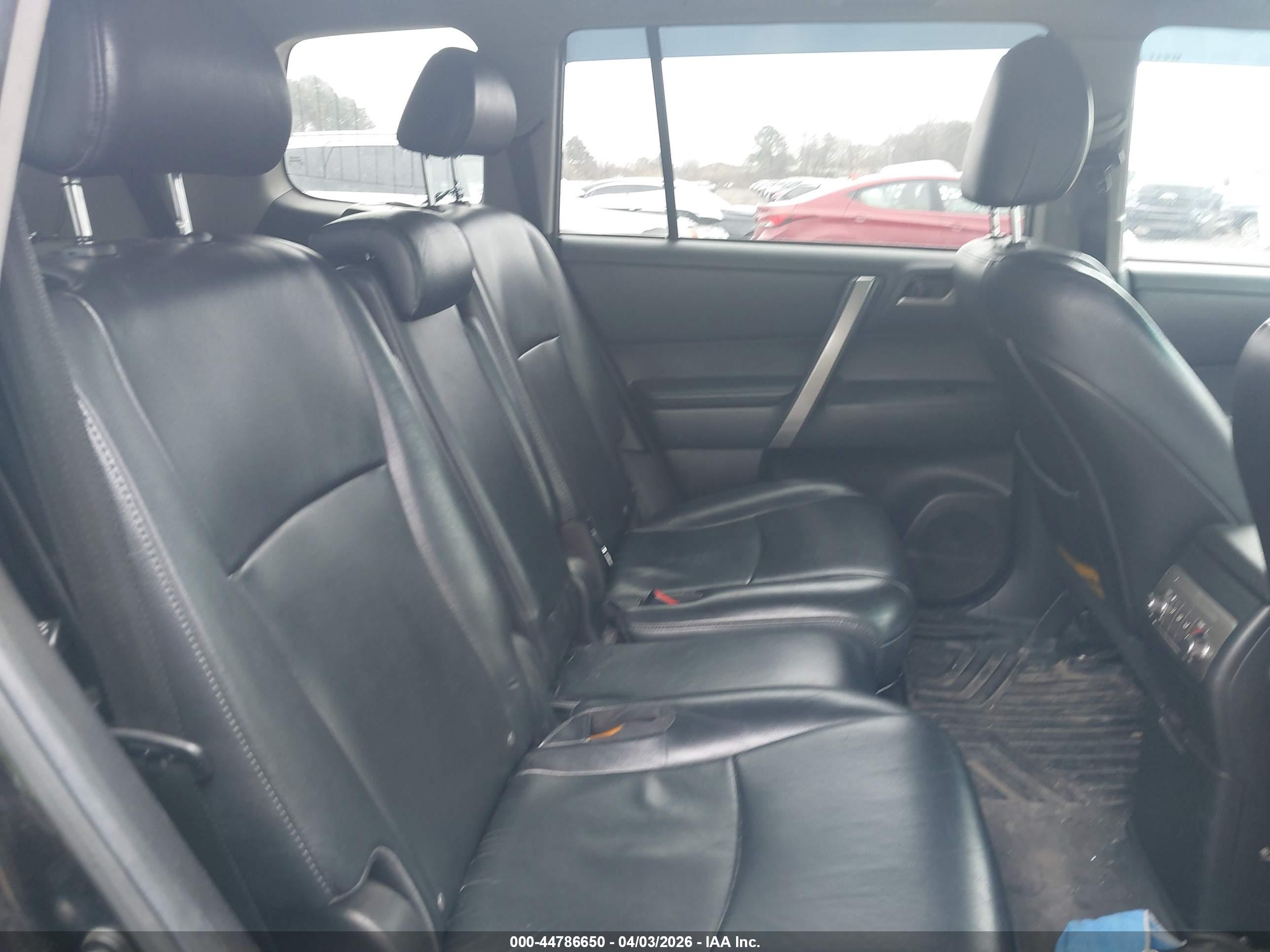 TOYOTA HIGHLANDER image 8