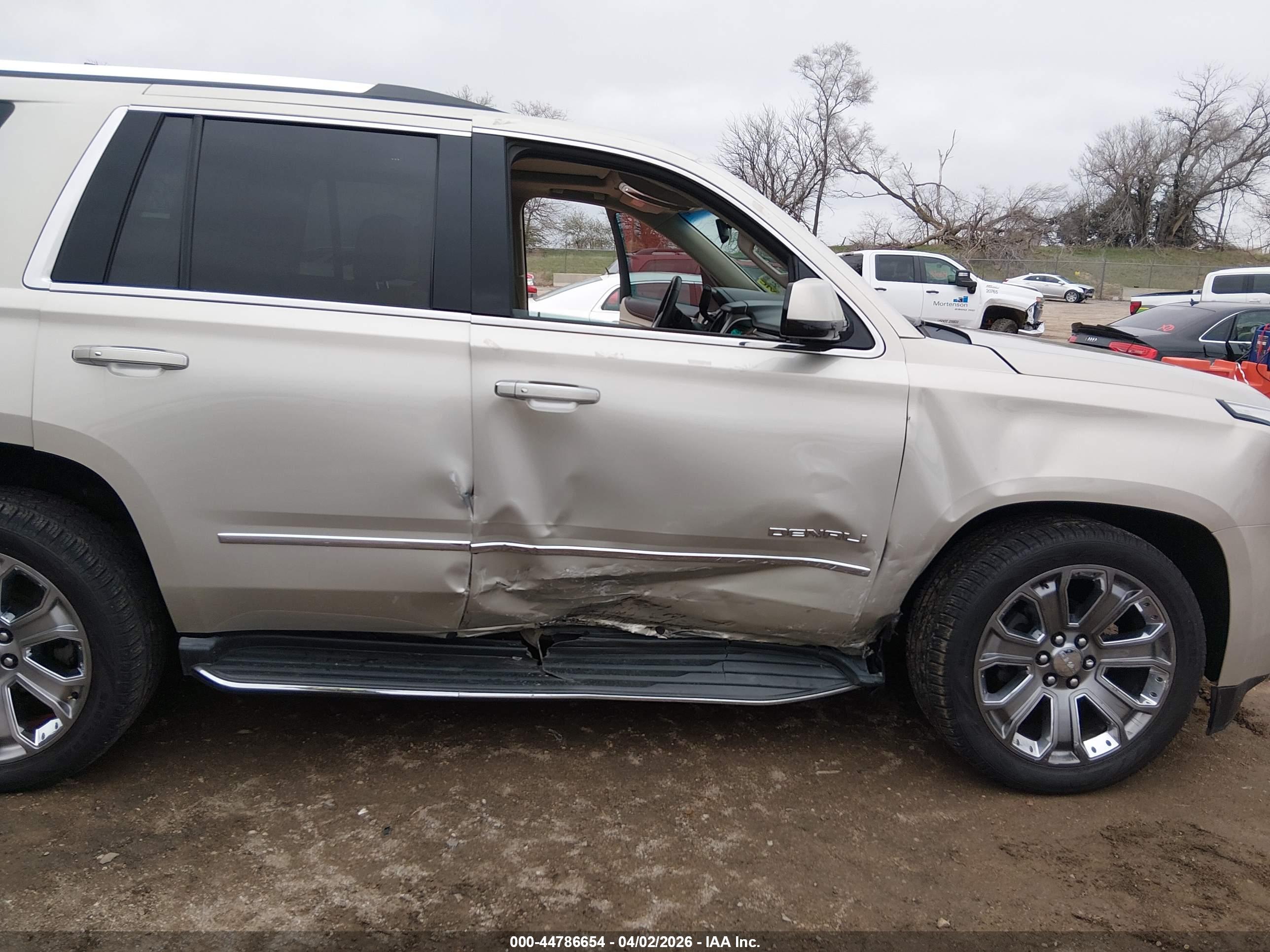 GMC YUKON image 6