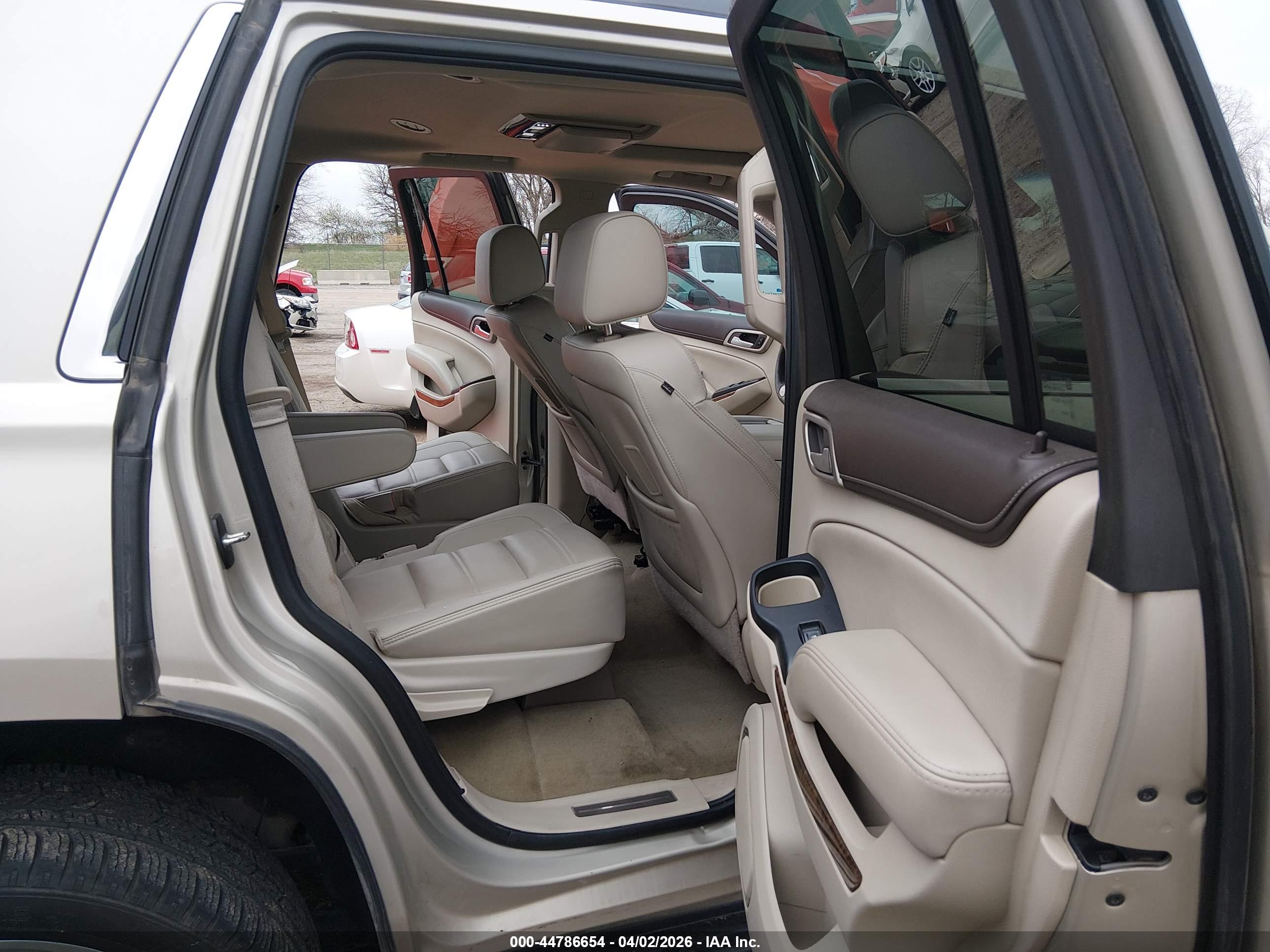GMC YUKON image 8