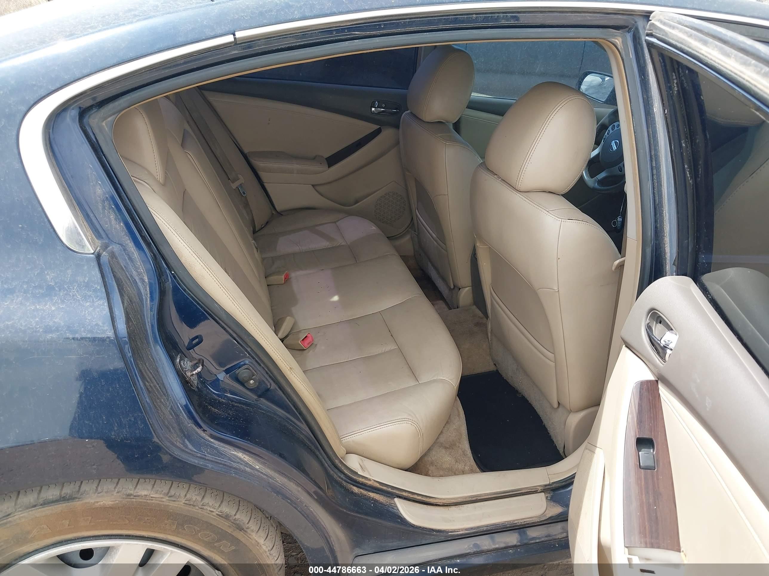NISSAN ALTIMA image 8