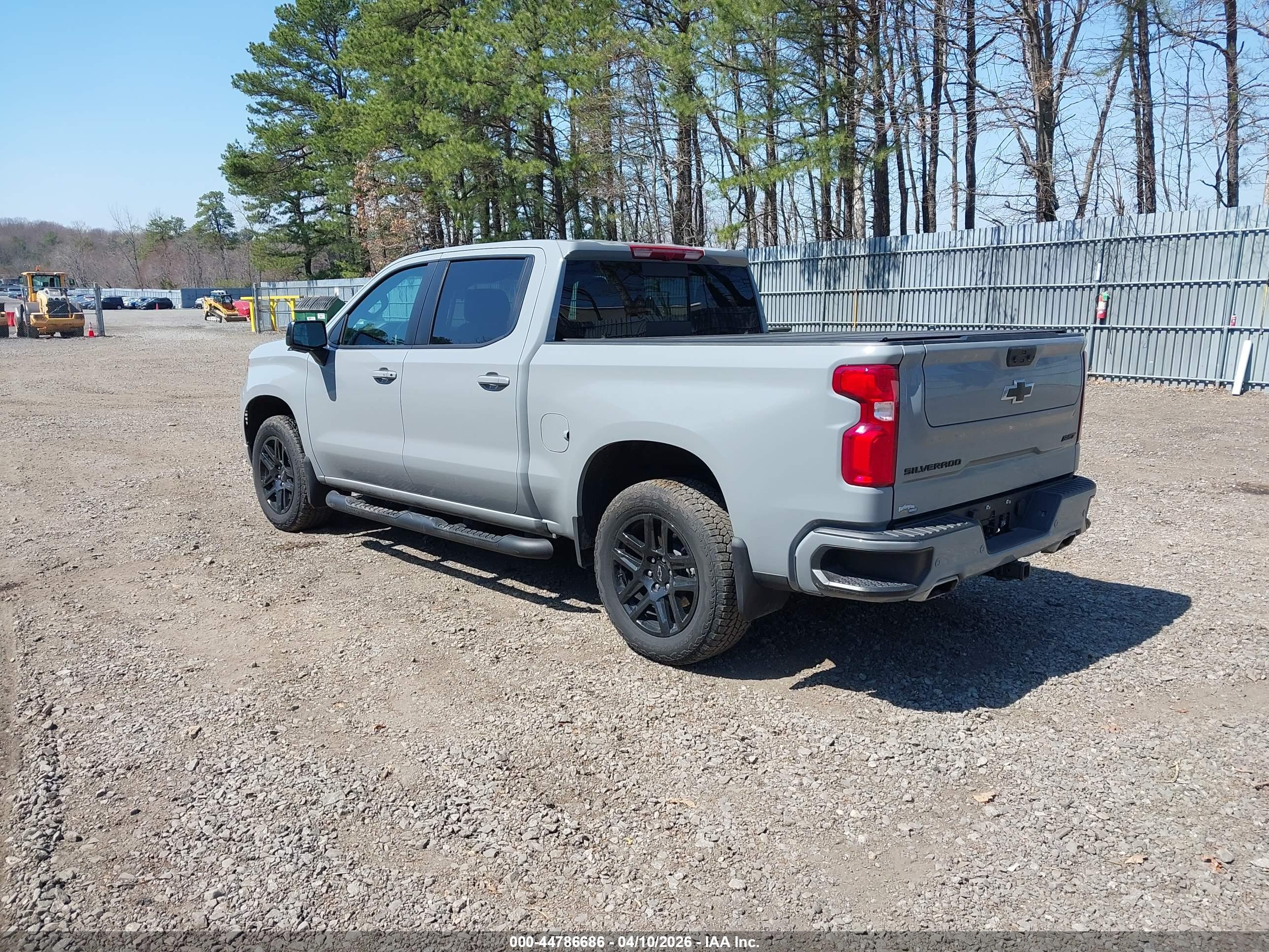 CHEVROLET SILVERADO image 3