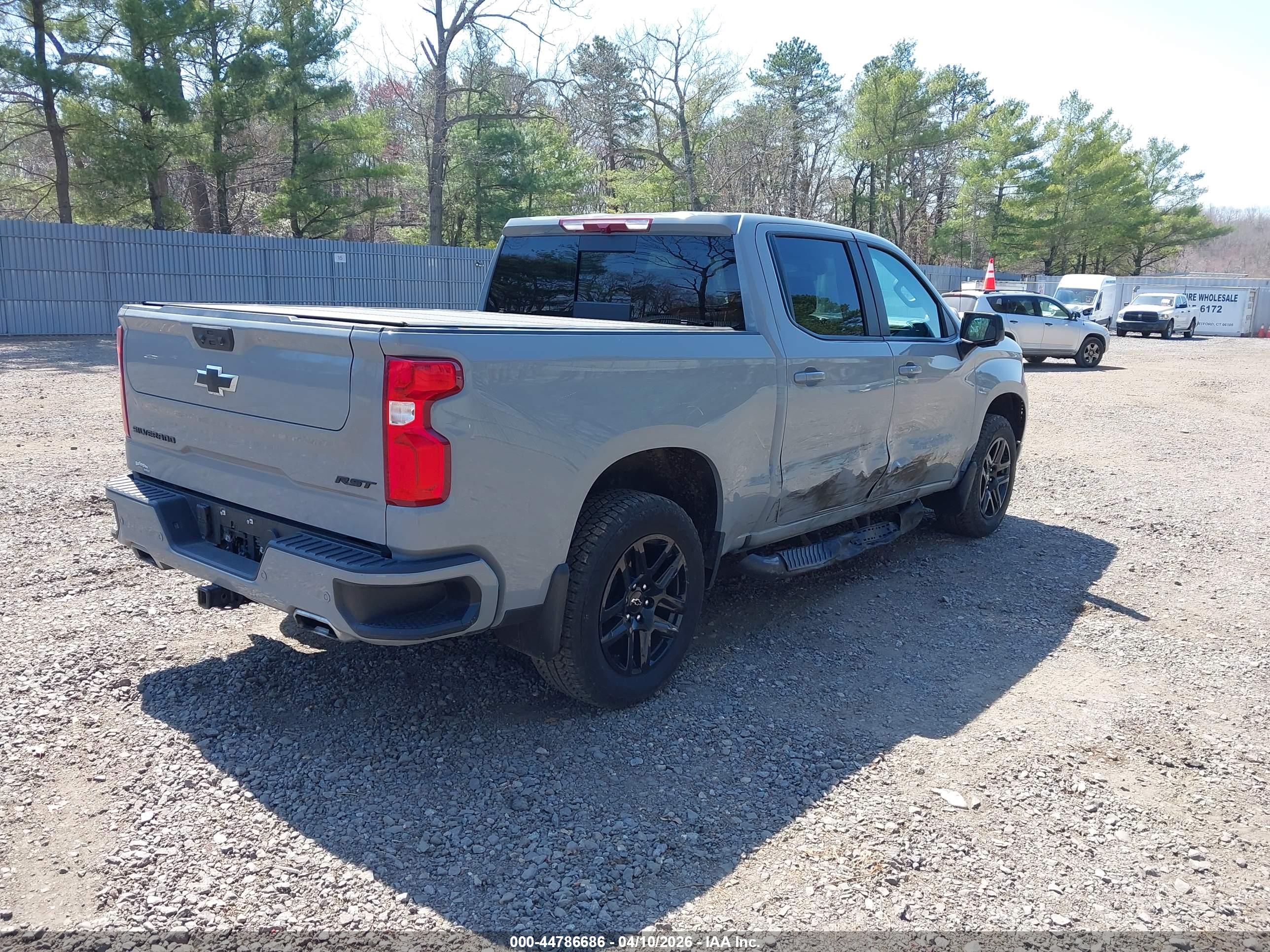 CHEVROLET SILVERADO image 4