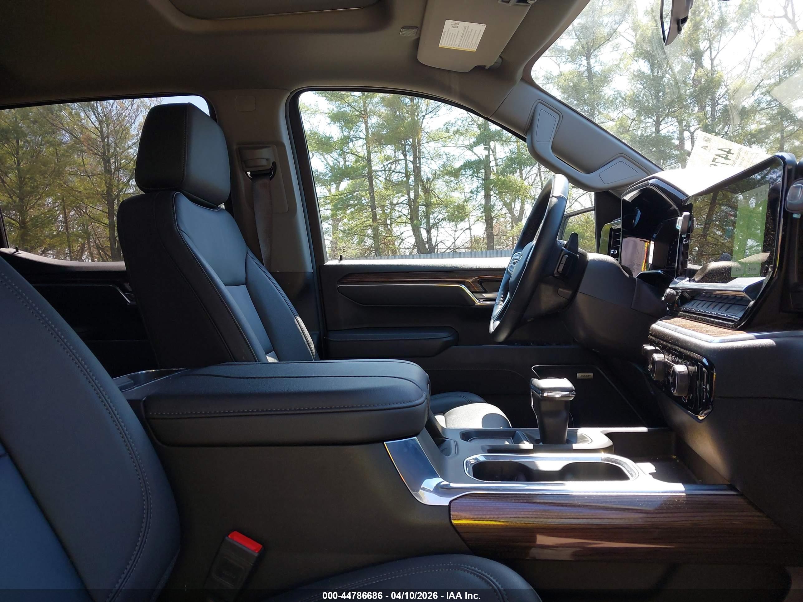 CHEVROLET SILVERADO image 5