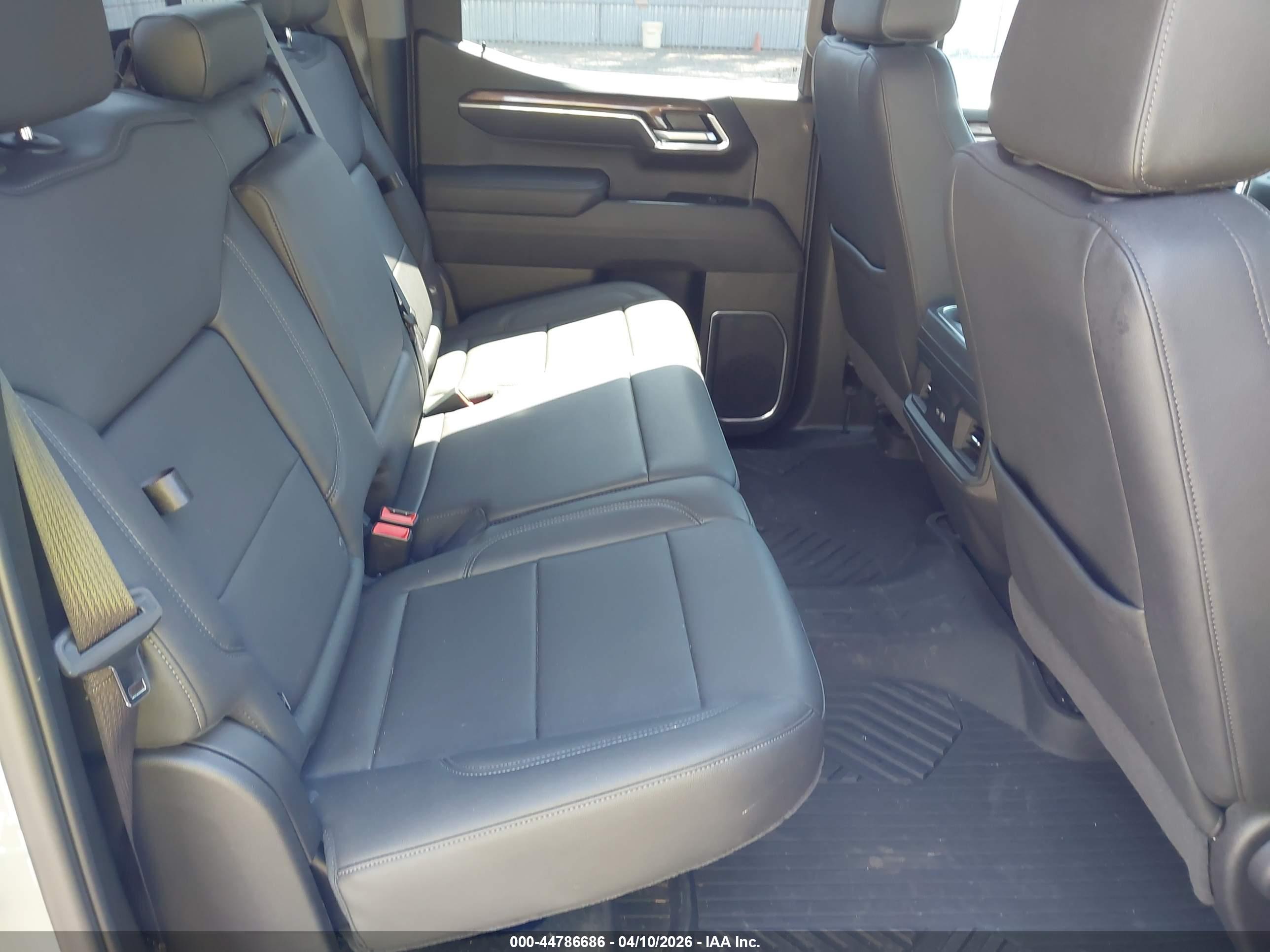 CHEVROLET SILVERADO image 8