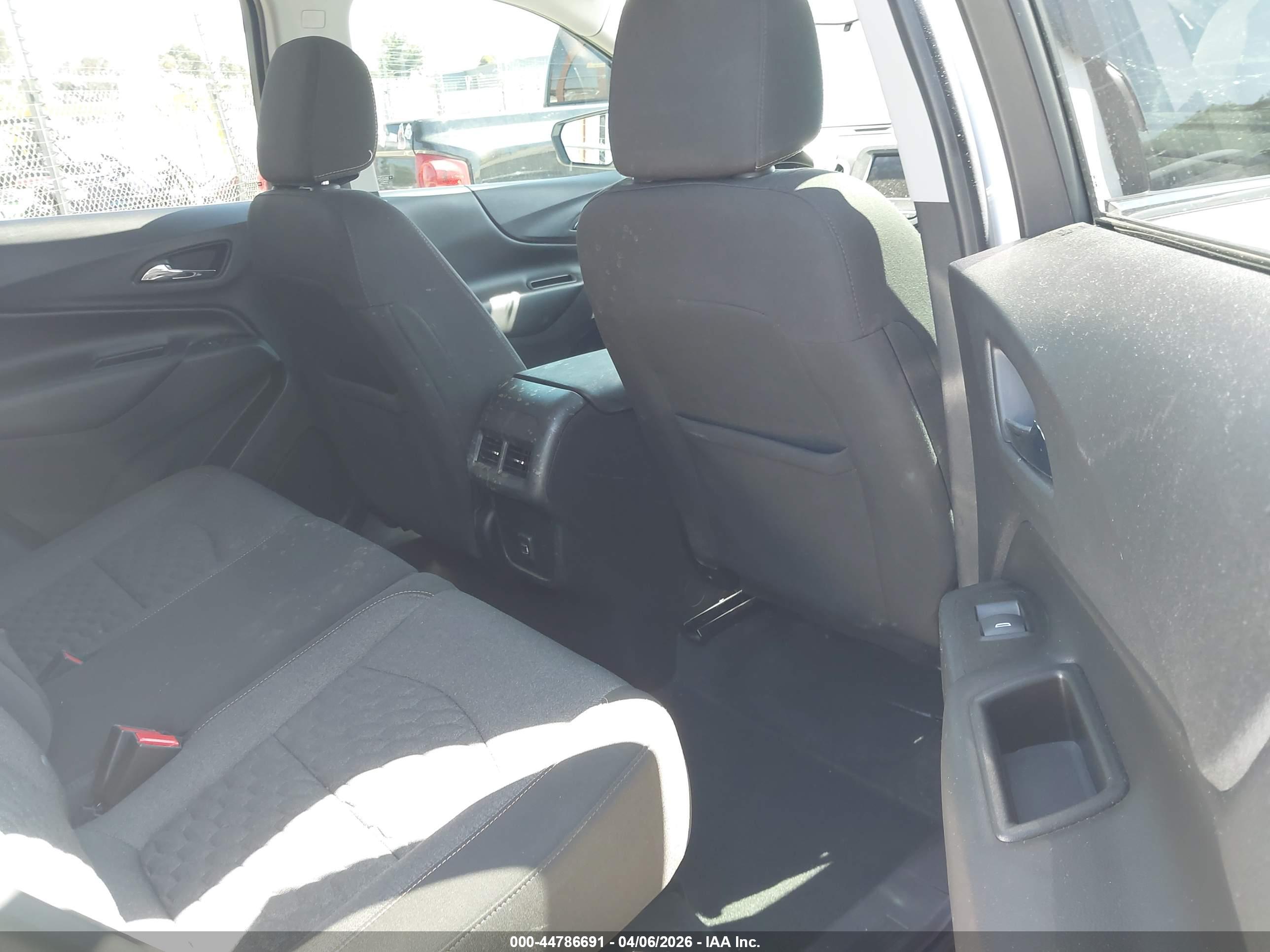 CHEVROLET EQUINOX image 8