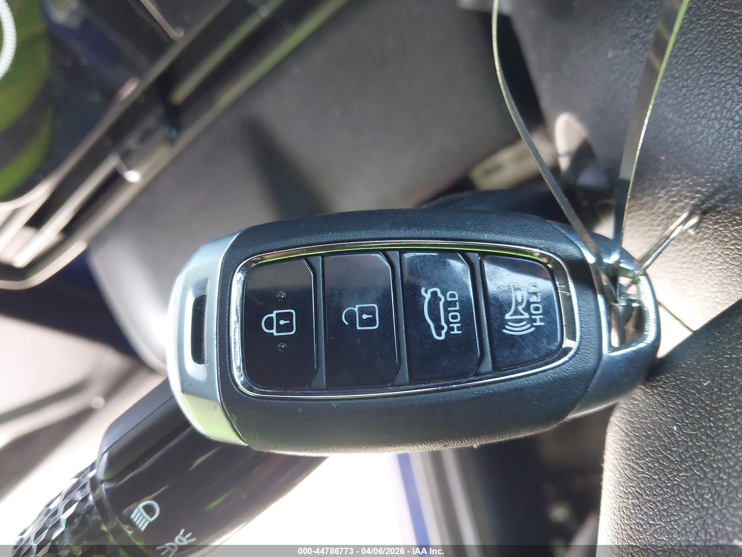HYUNDAI ELANTRA image 11