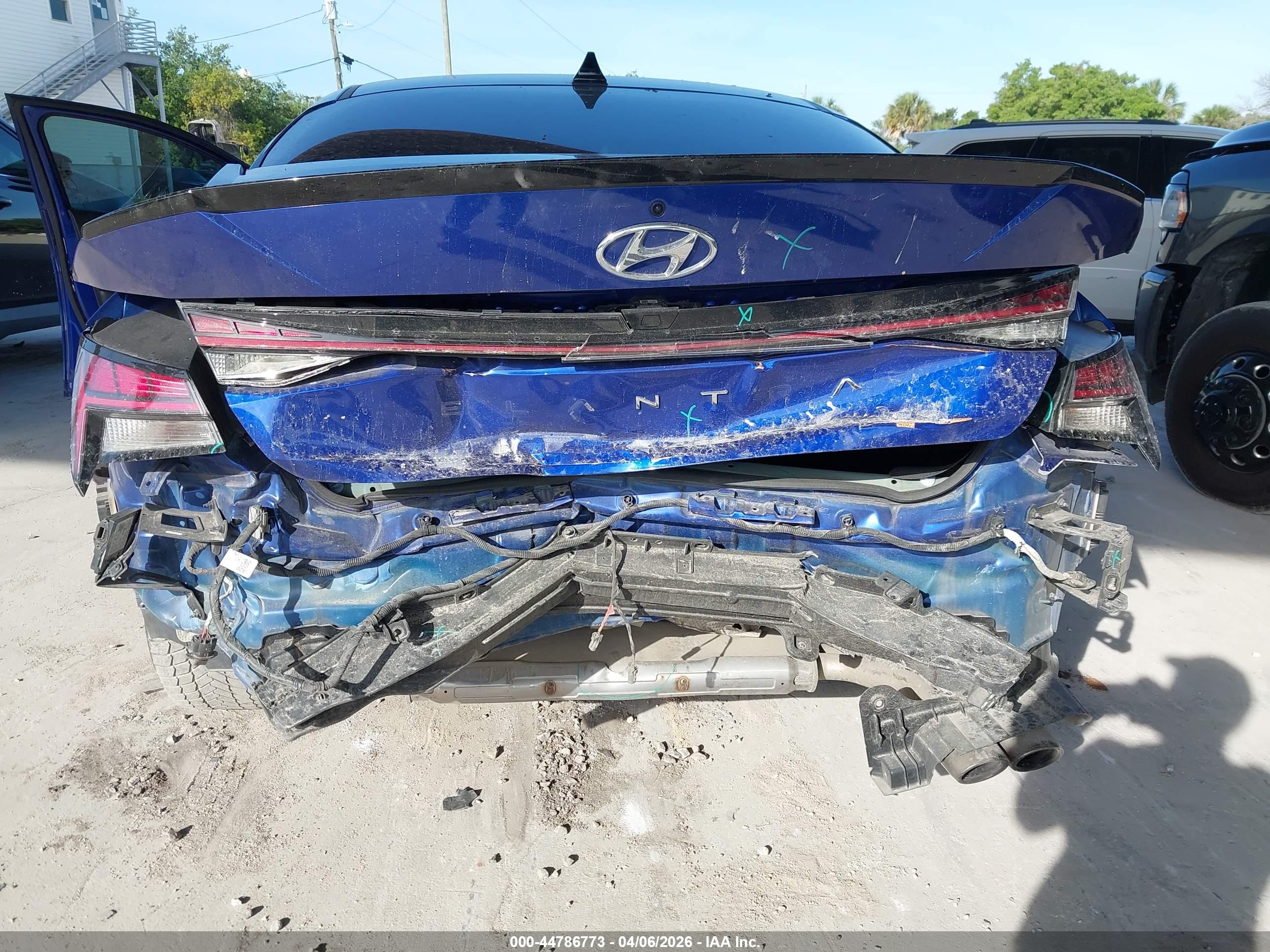 HYUNDAI ELANTRA image 6