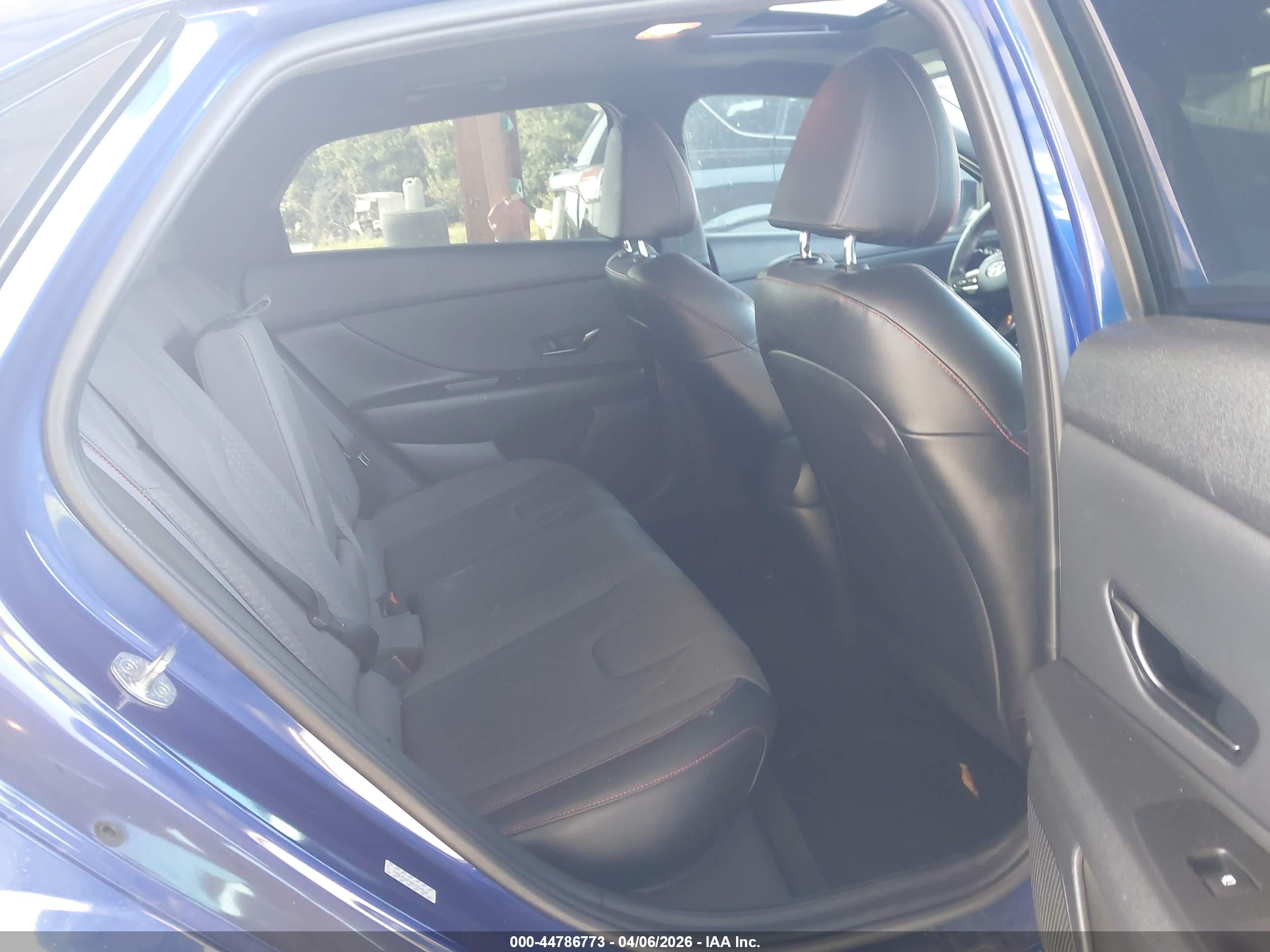 HYUNDAI ELANTRA image 8