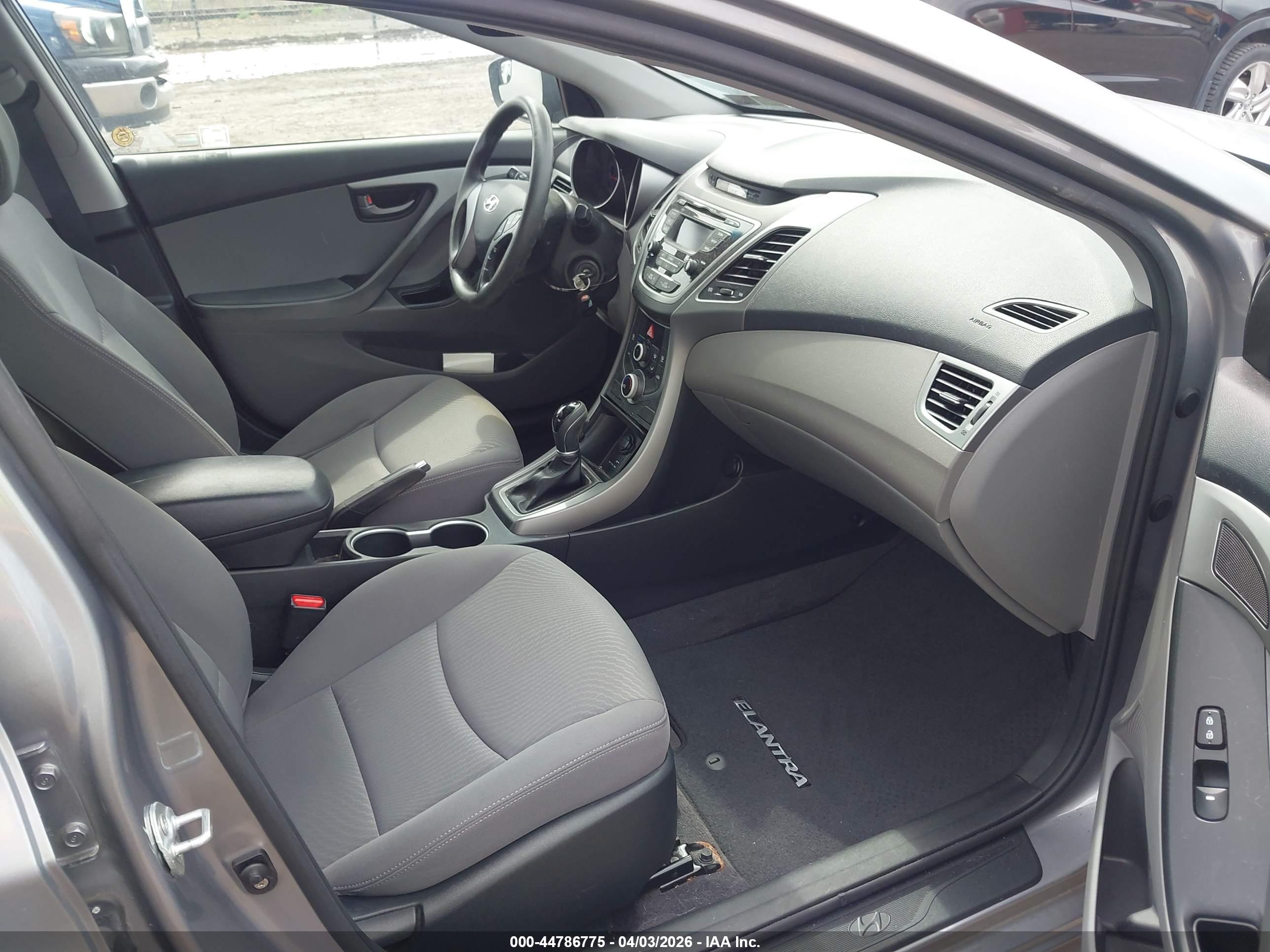 HYUNDAI ELANTRA image 5
