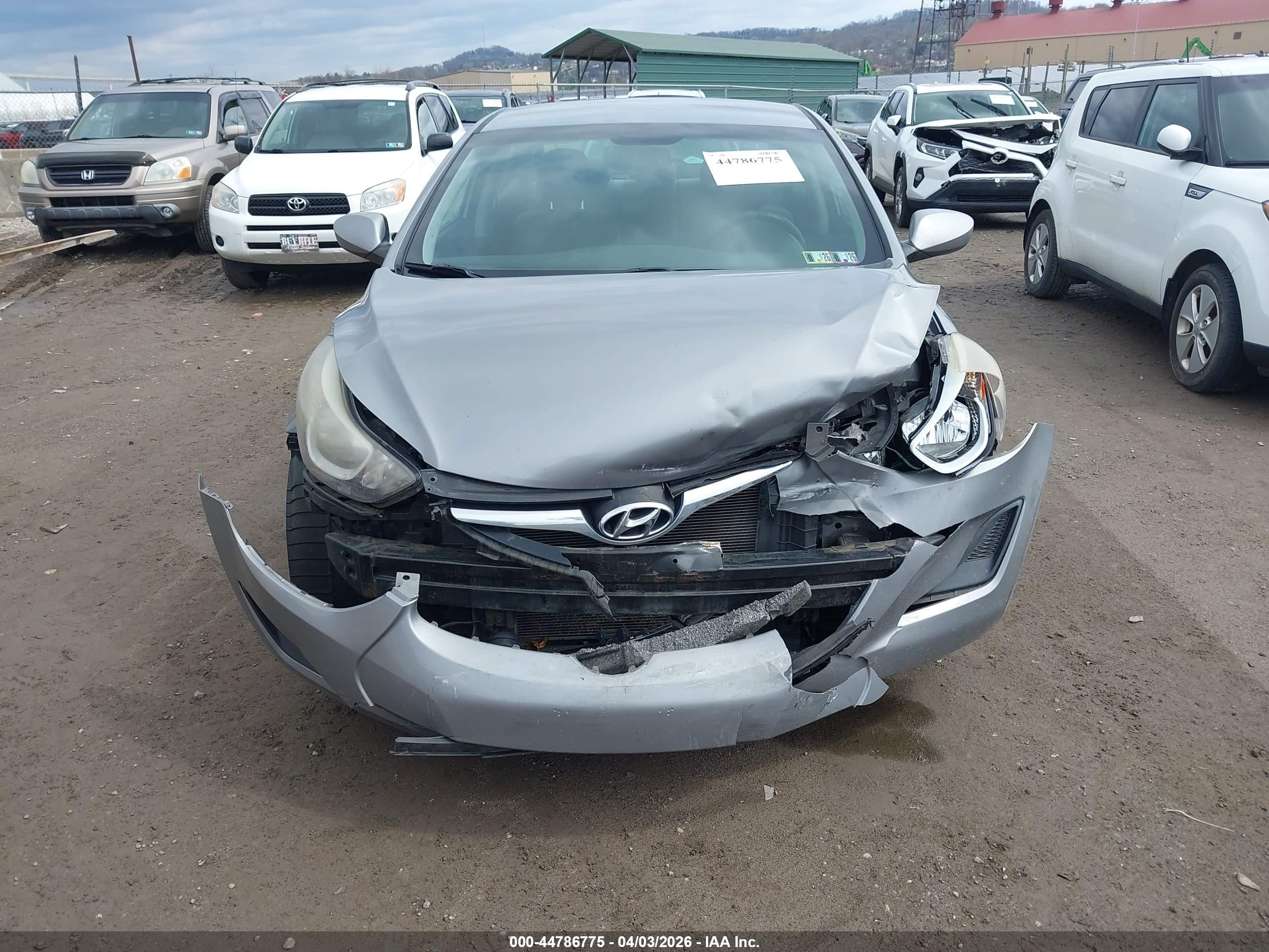 HYUNDAI ELANTRA image 6