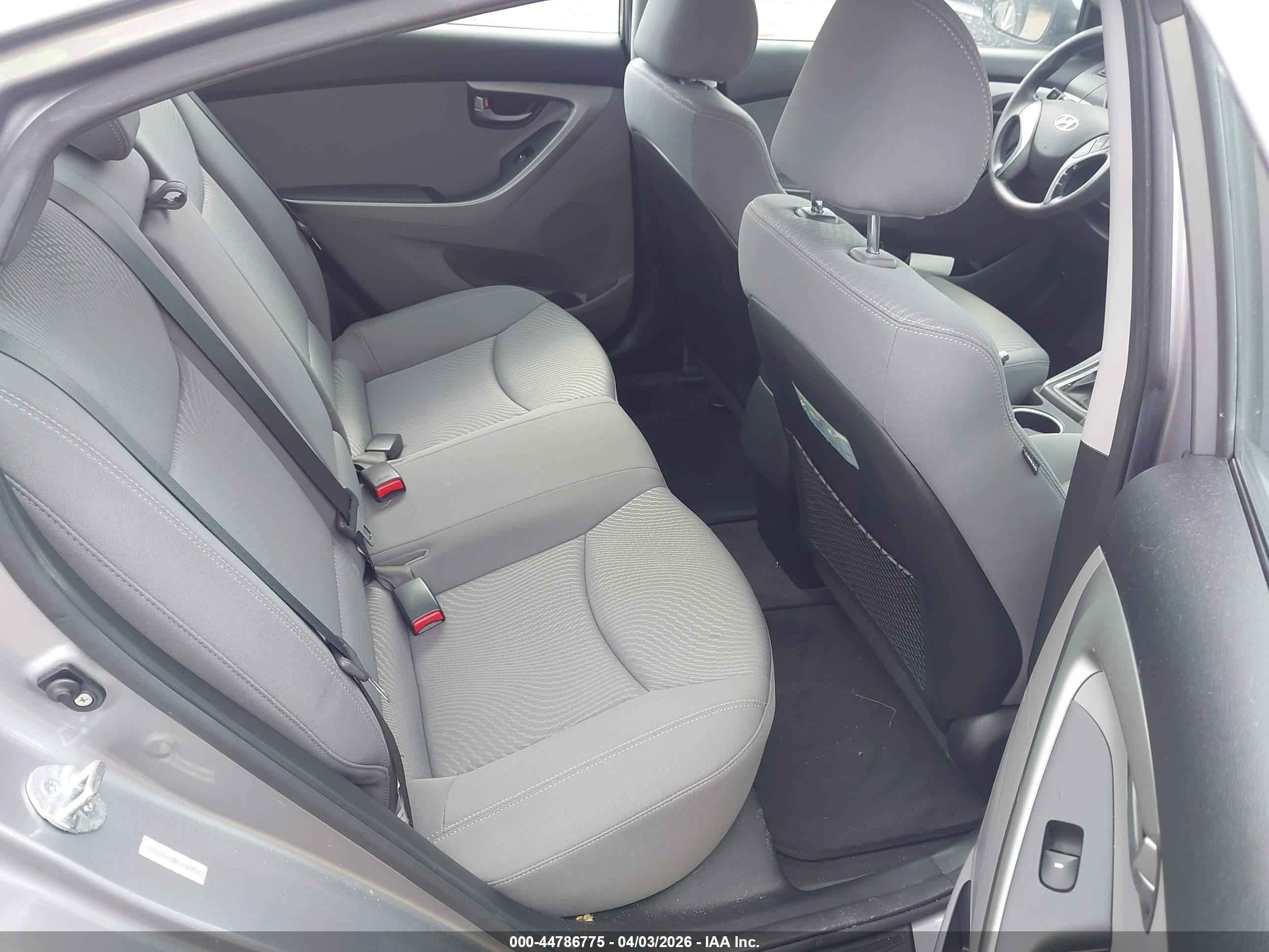 HYUNDAI ELANTRA image 8