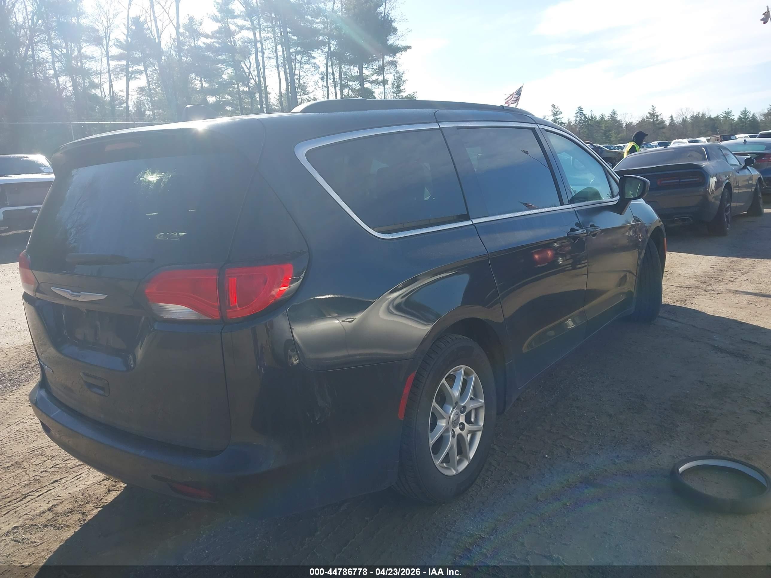 CHRYSLER VOYAGER image 4