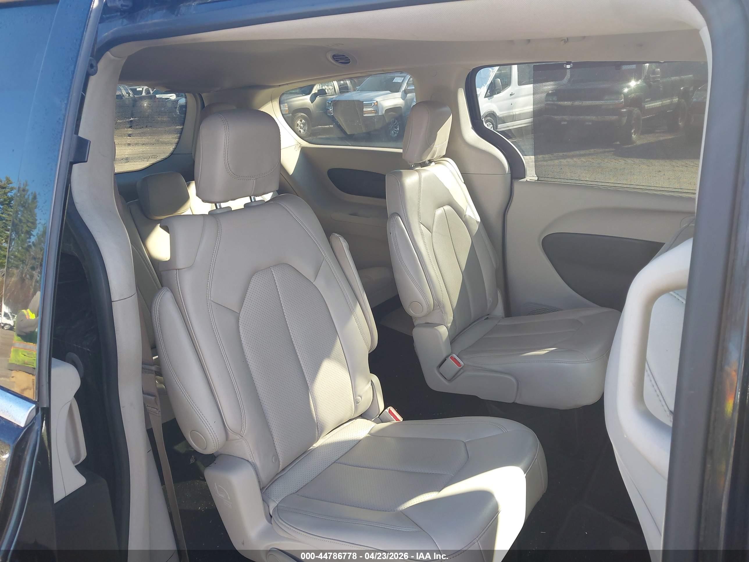 CHRYSLER VOYAGER image 8
