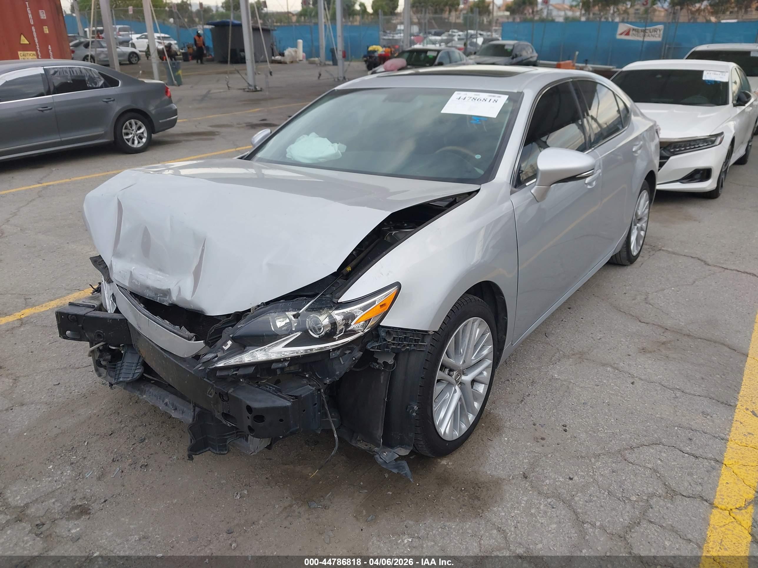 LEXUS ES image 2