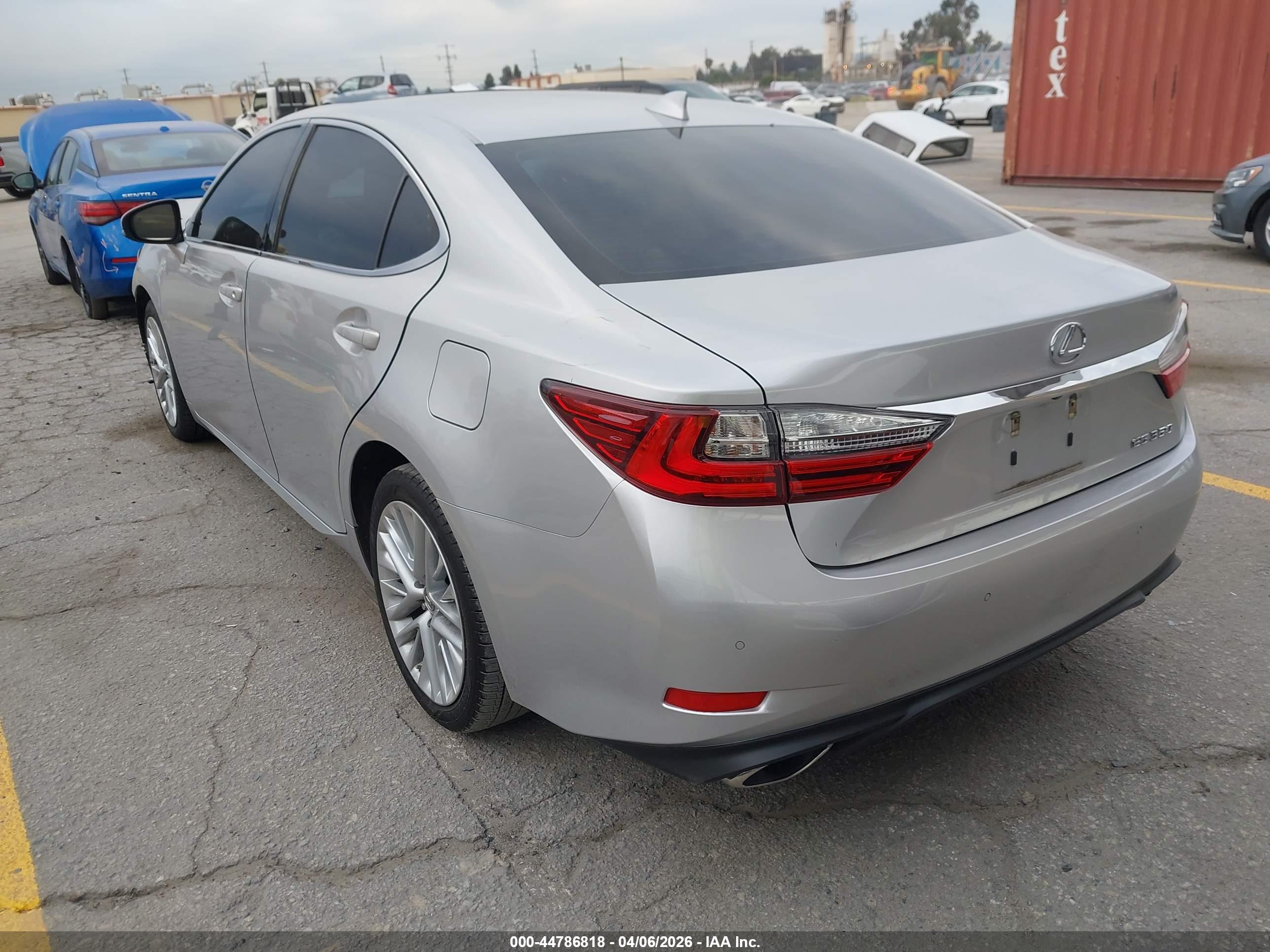 LEXUS ES image 3