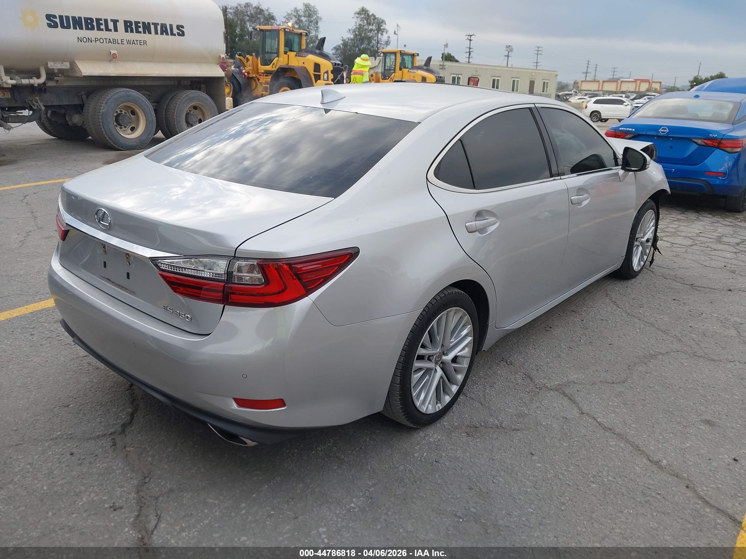 LEXUS ES image 4