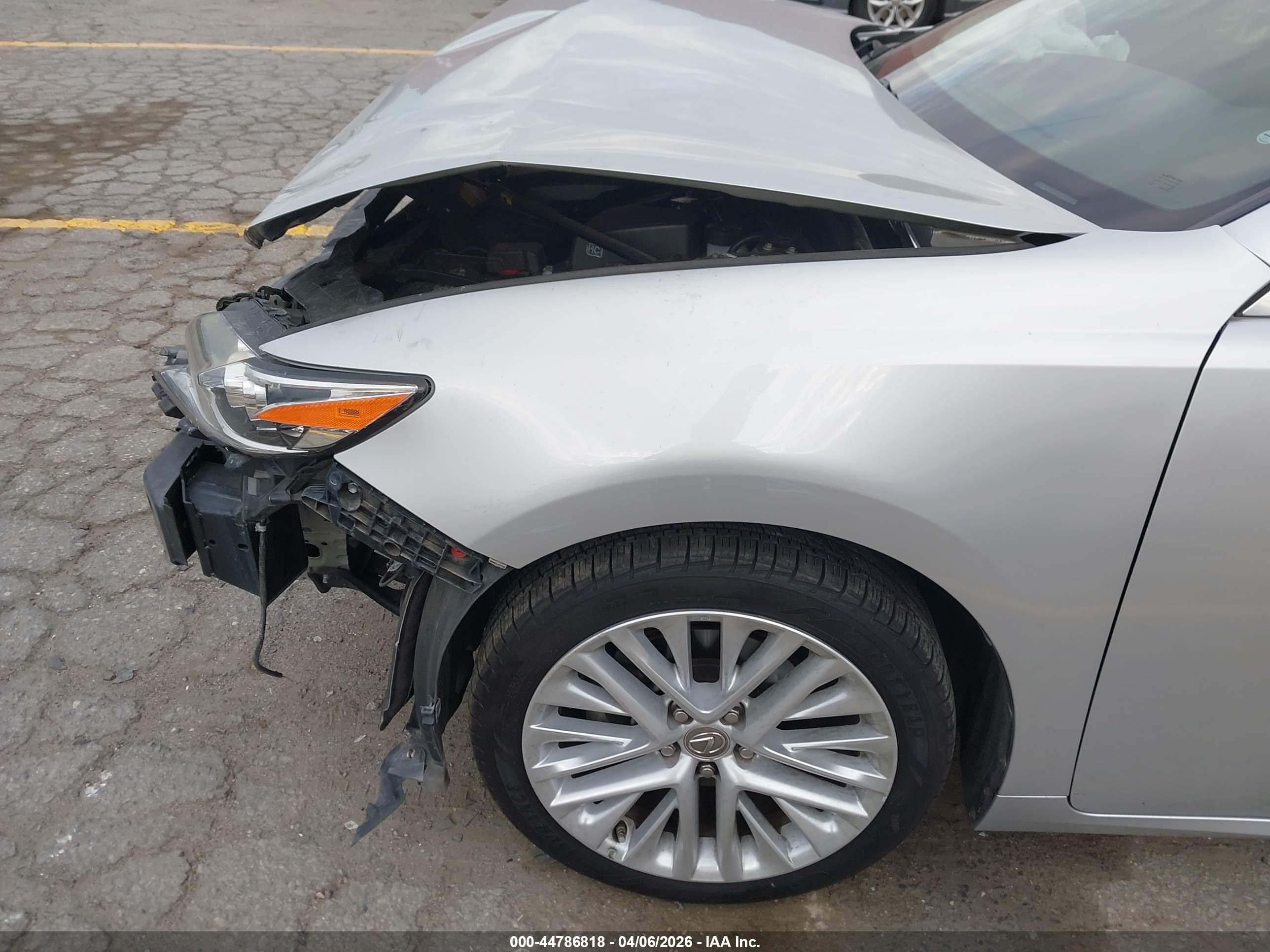 LEXUS ES image 6