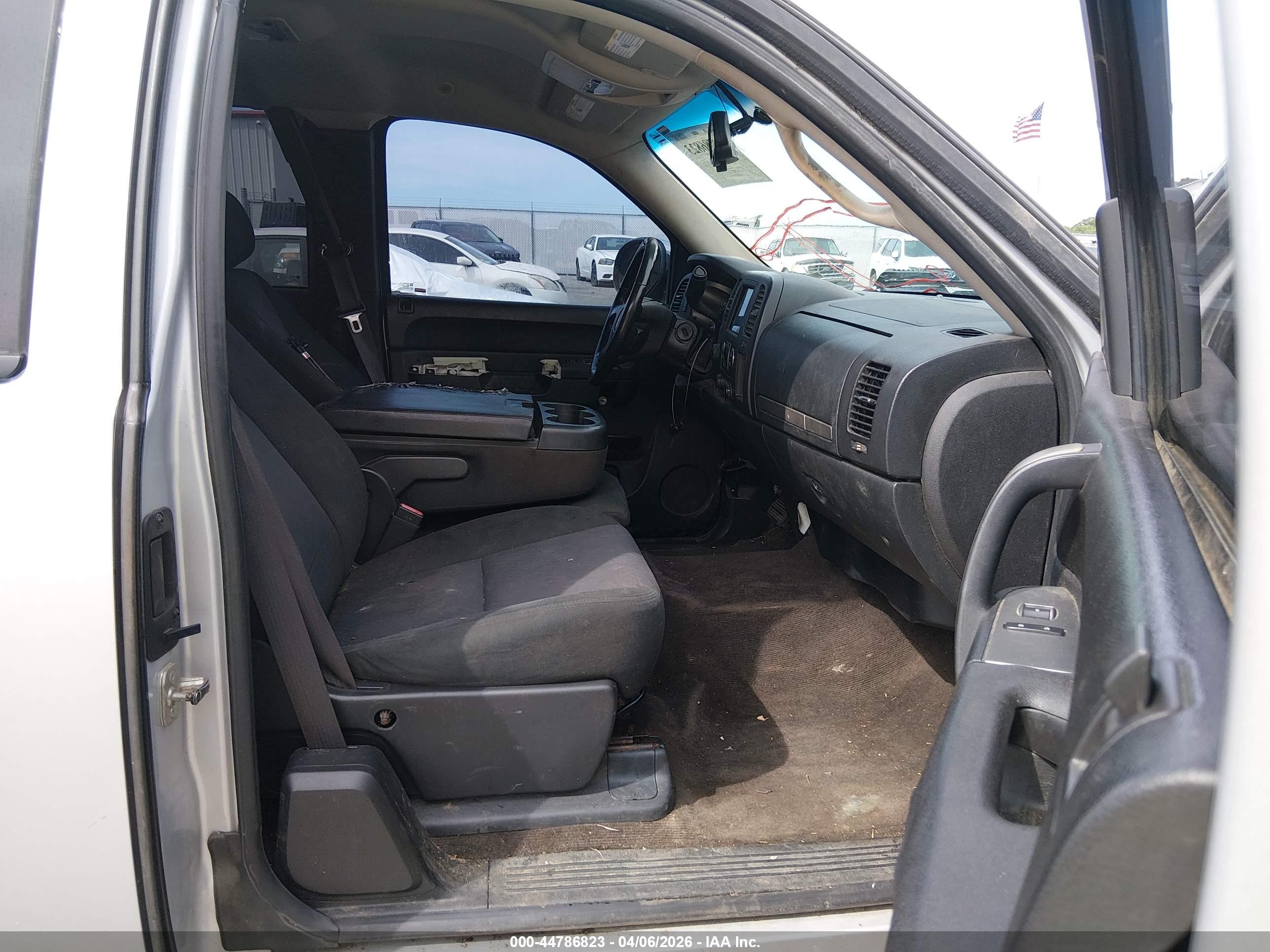 CHEVROLET SILVERADO image 5