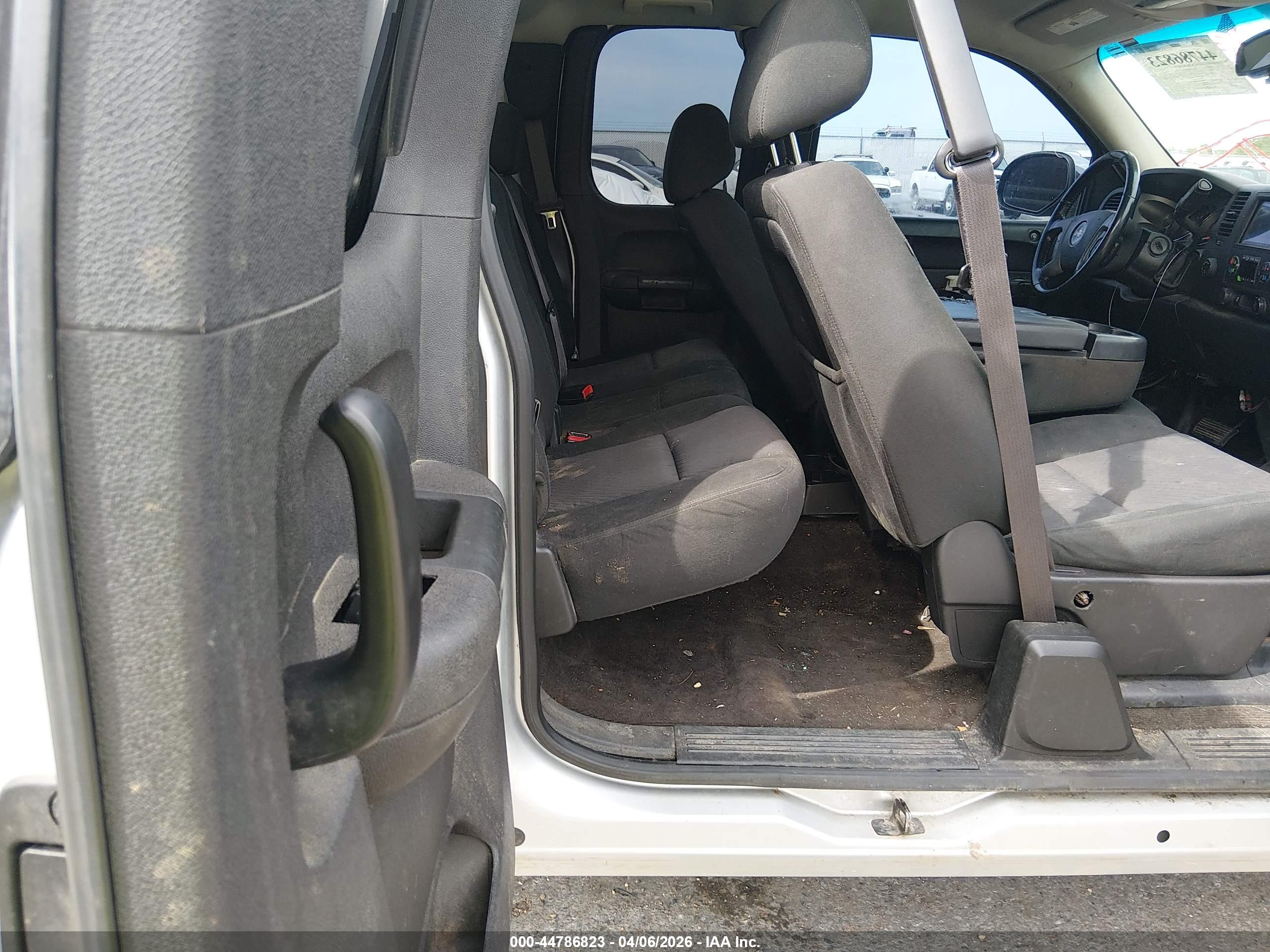 CHEVROLET SILVERADO image 8