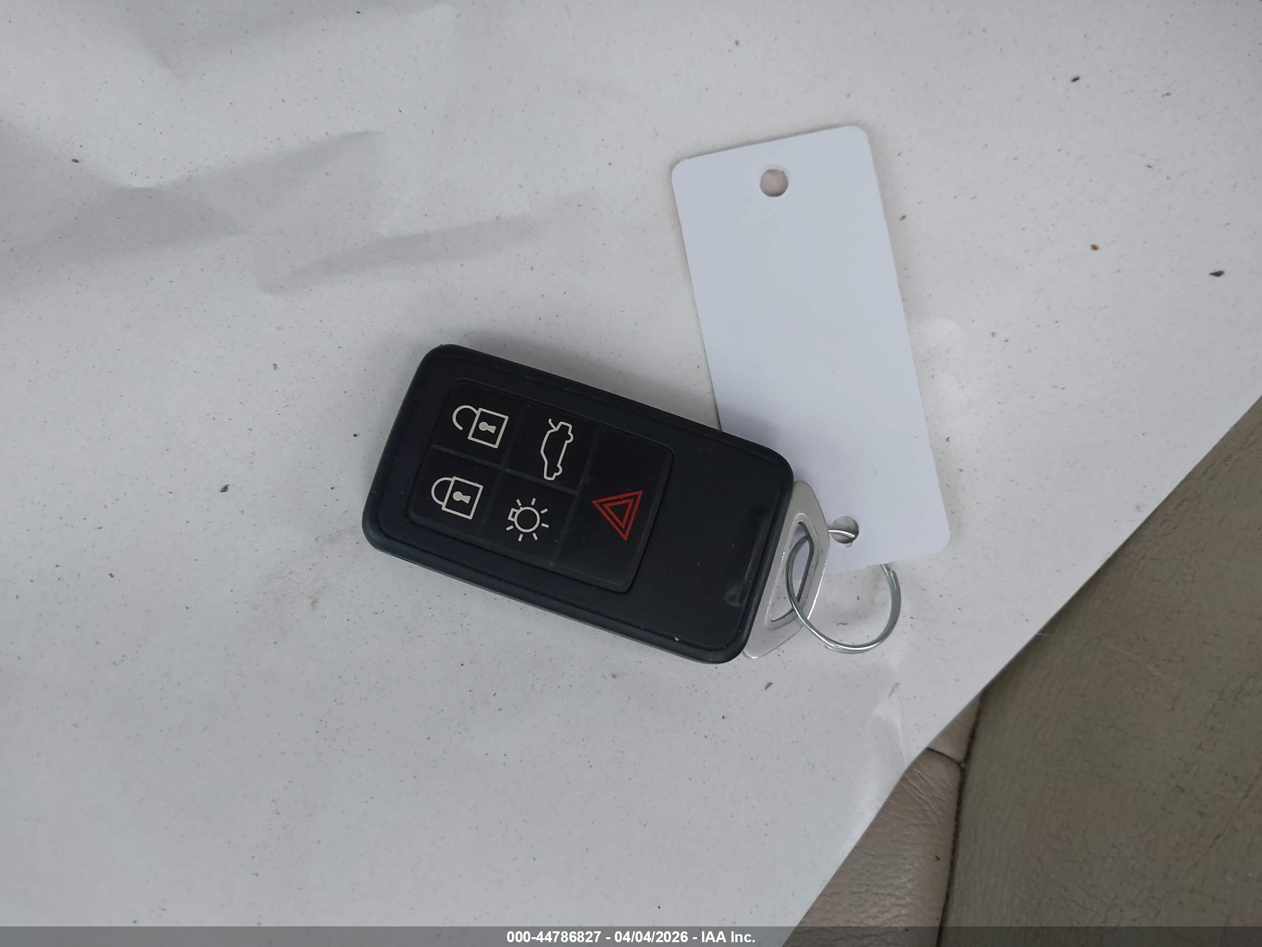 VOLVO XC60 image 11