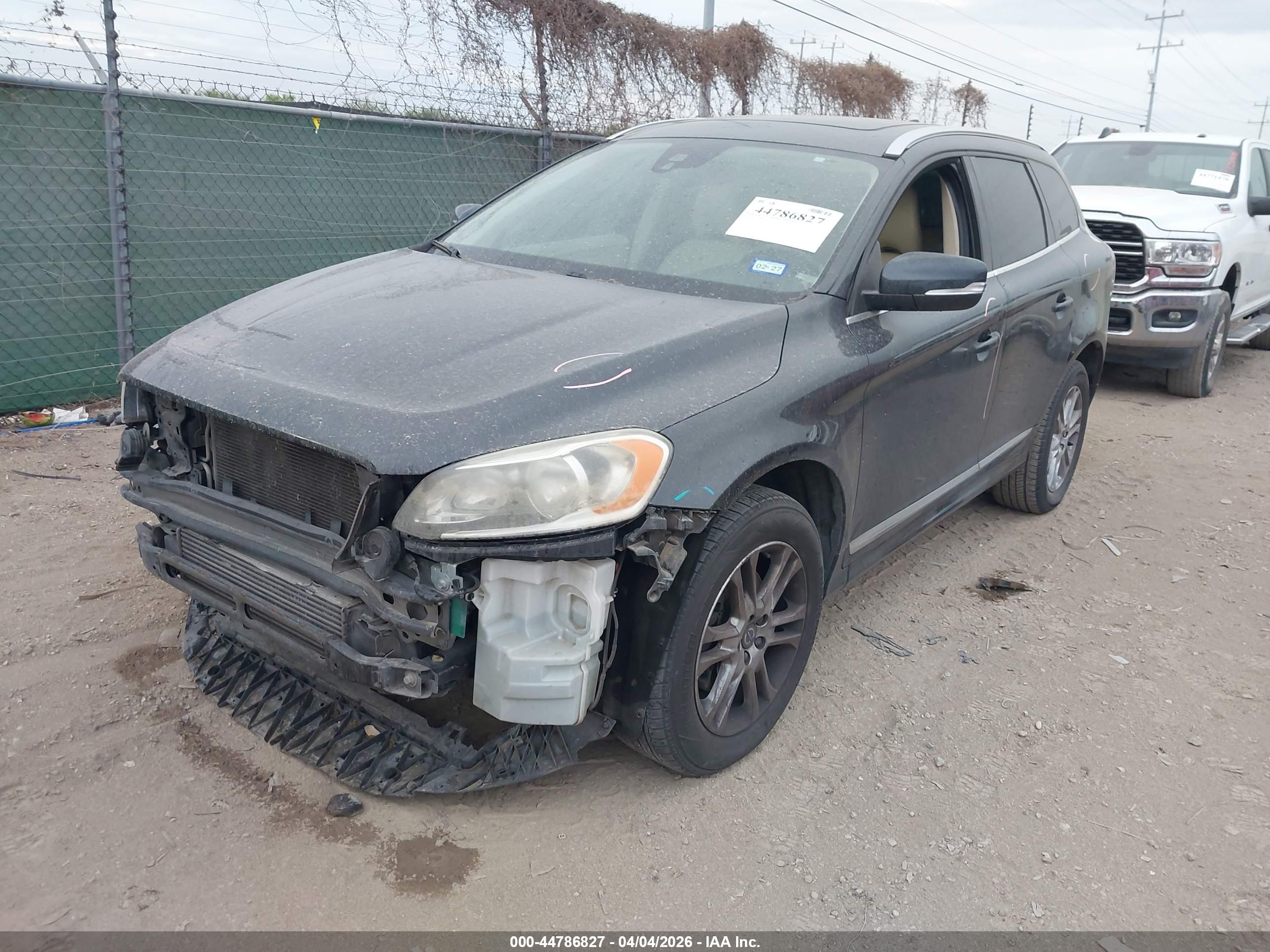 VOLVO XC60 image 2