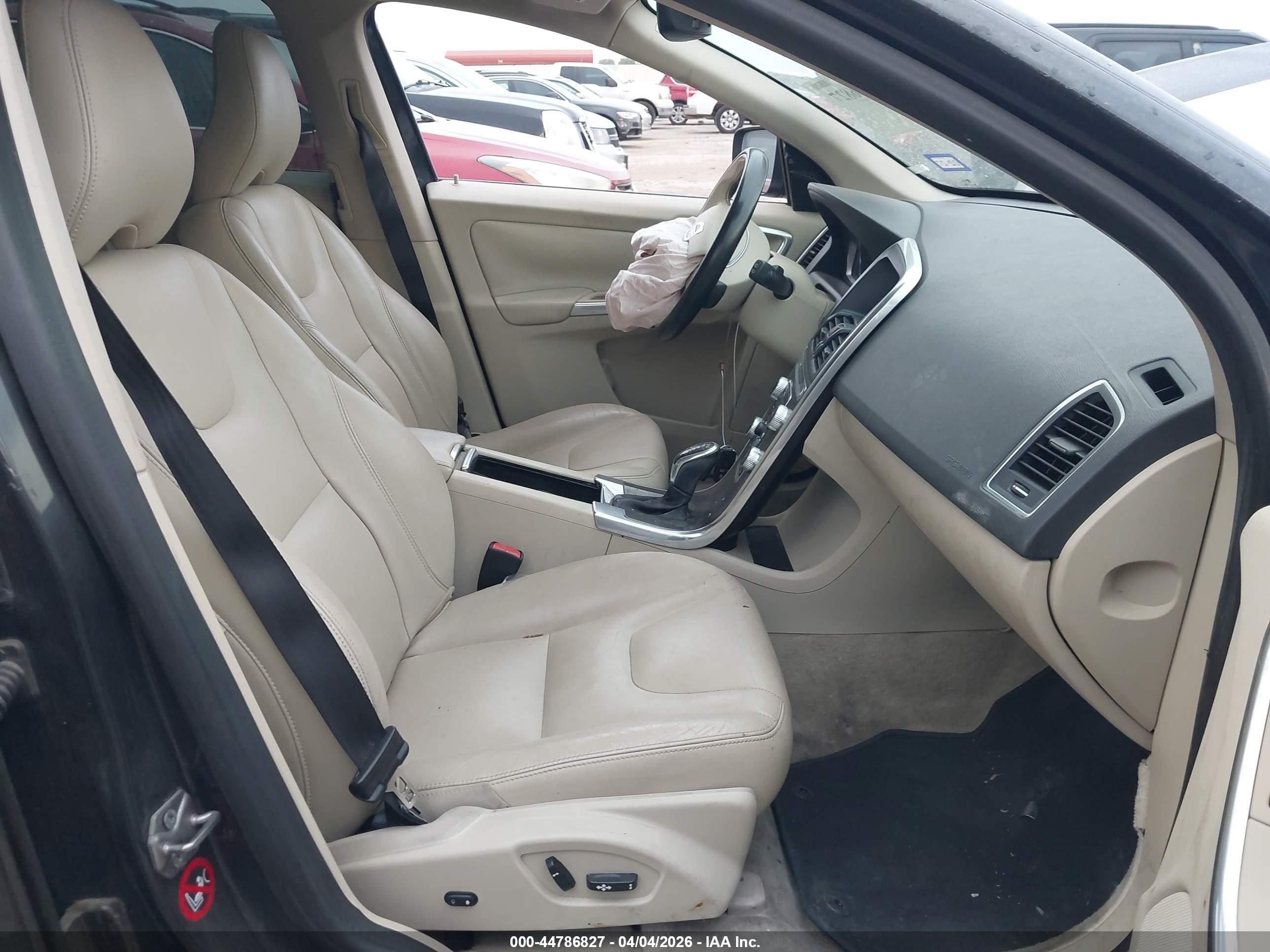 VOLVO XC60 image 5