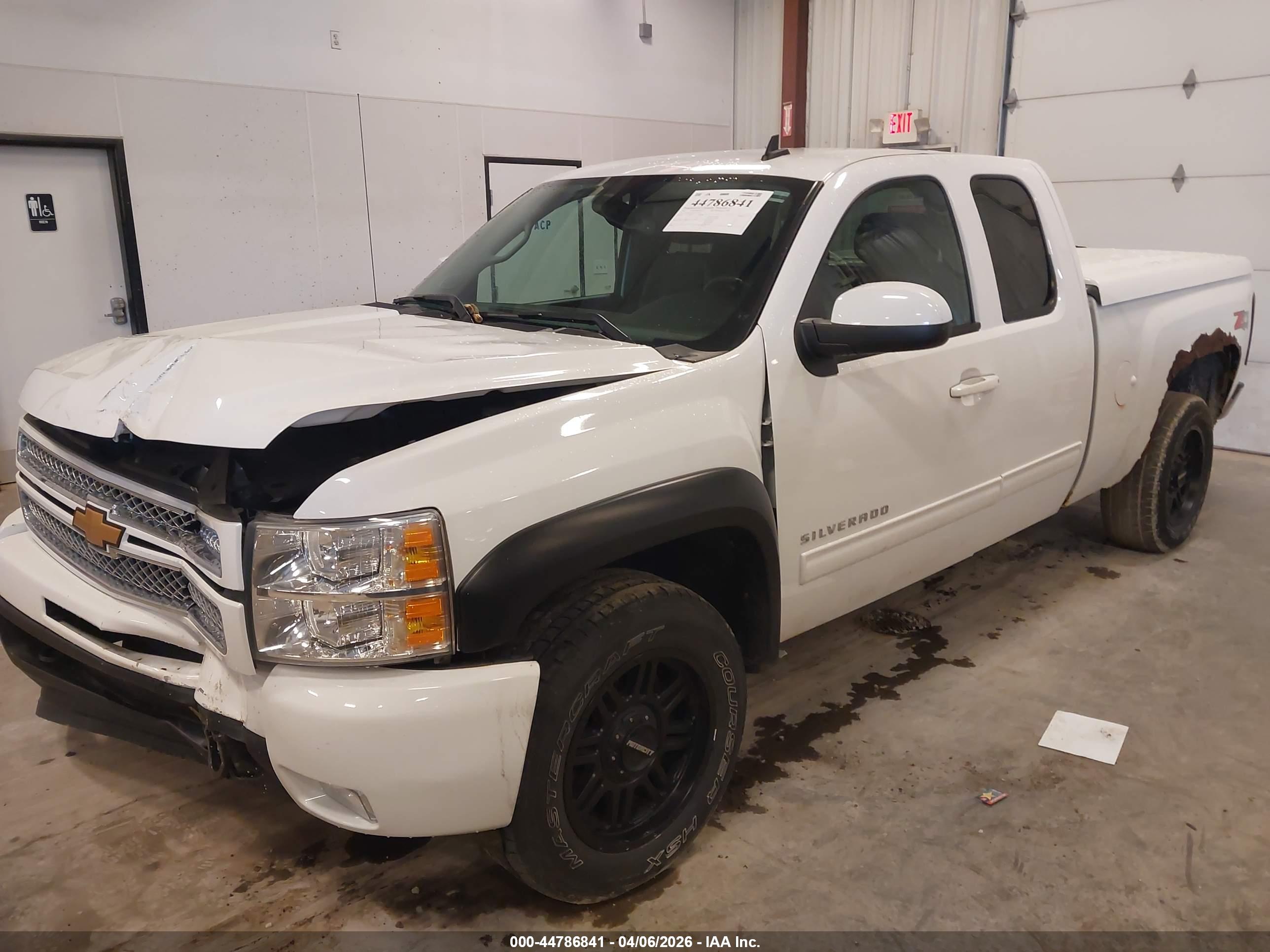 CHEVROLET SILVERADO image 2