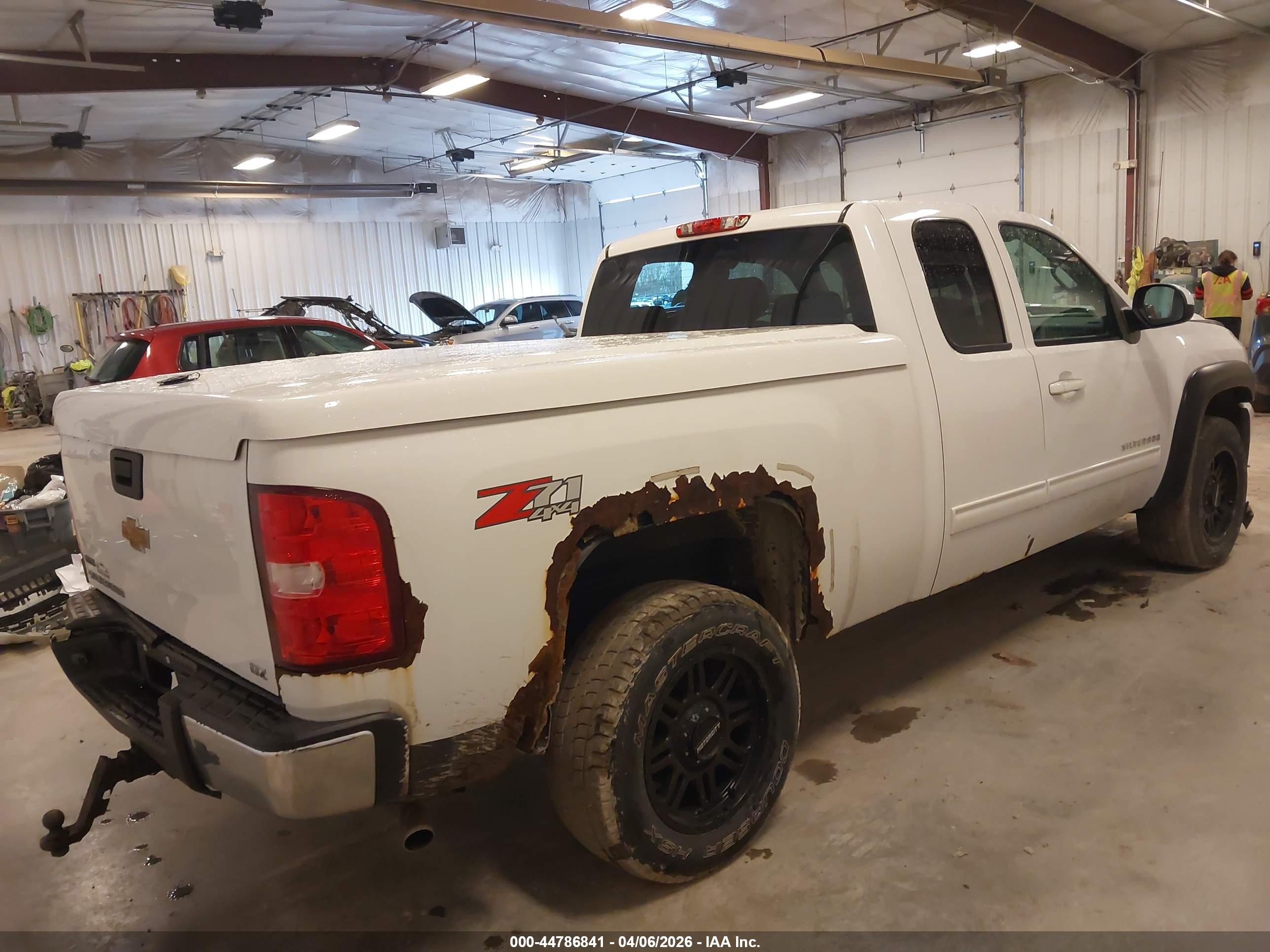 CHEVROLET SILVERADO image 4